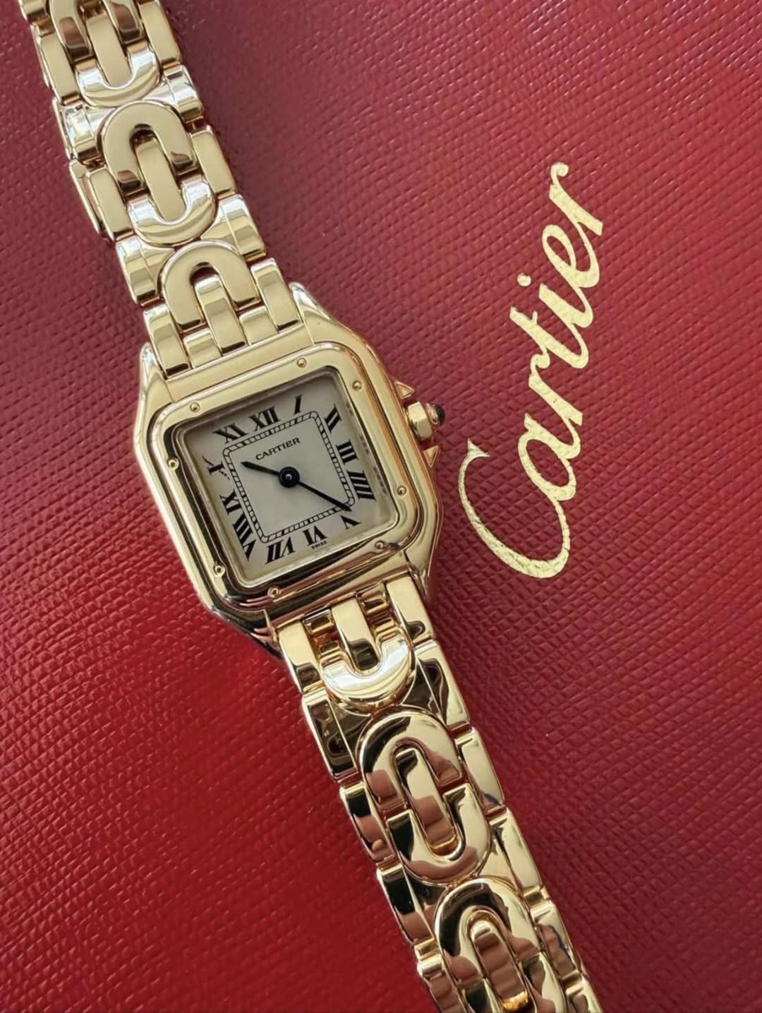 May be an image of wrist watch and text that says 'C မ 4 O CARTIER T7T IA LA III Cartien 3'