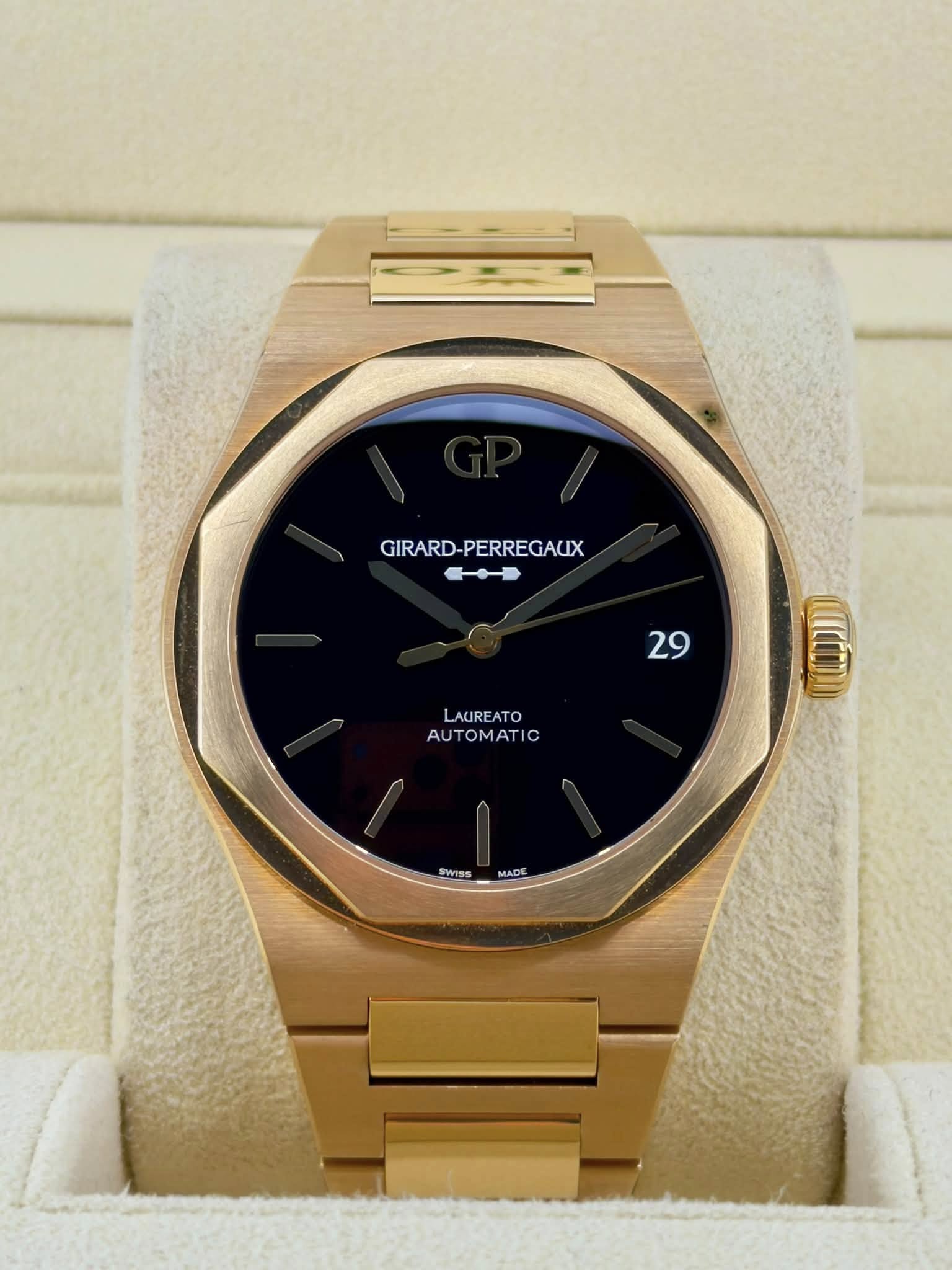 May be an image of digital watch and text that says 'GIRARD-PERREGAUX GIRARD 29 29 LAUREATO AU AUTOMATIC UTOMA CM 5WISS MADE'
