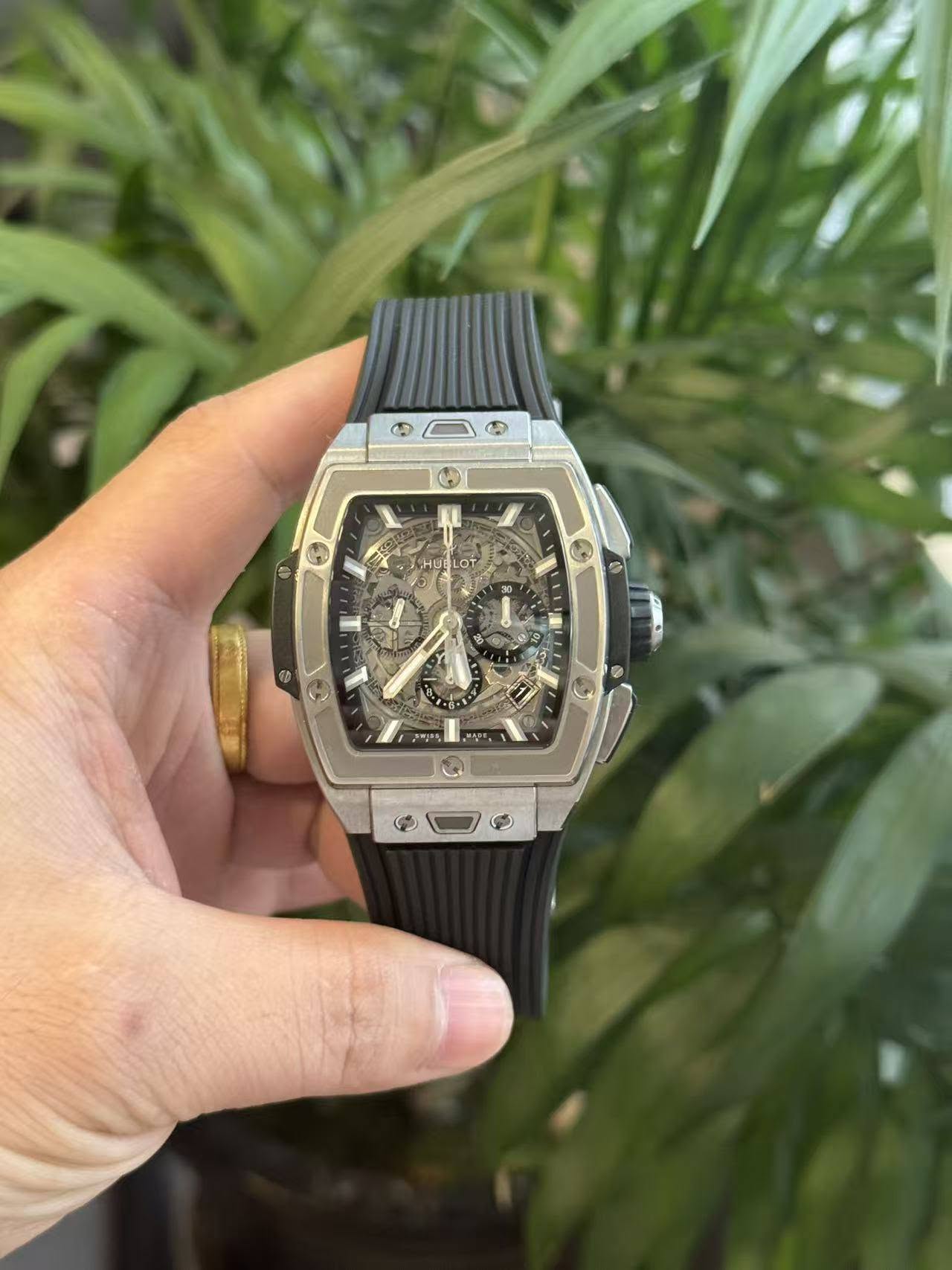 May be an image of wrist watch and text that says 'ت y.Hиe O7 के D N Ε a لی ያመጫ זקיץ.'