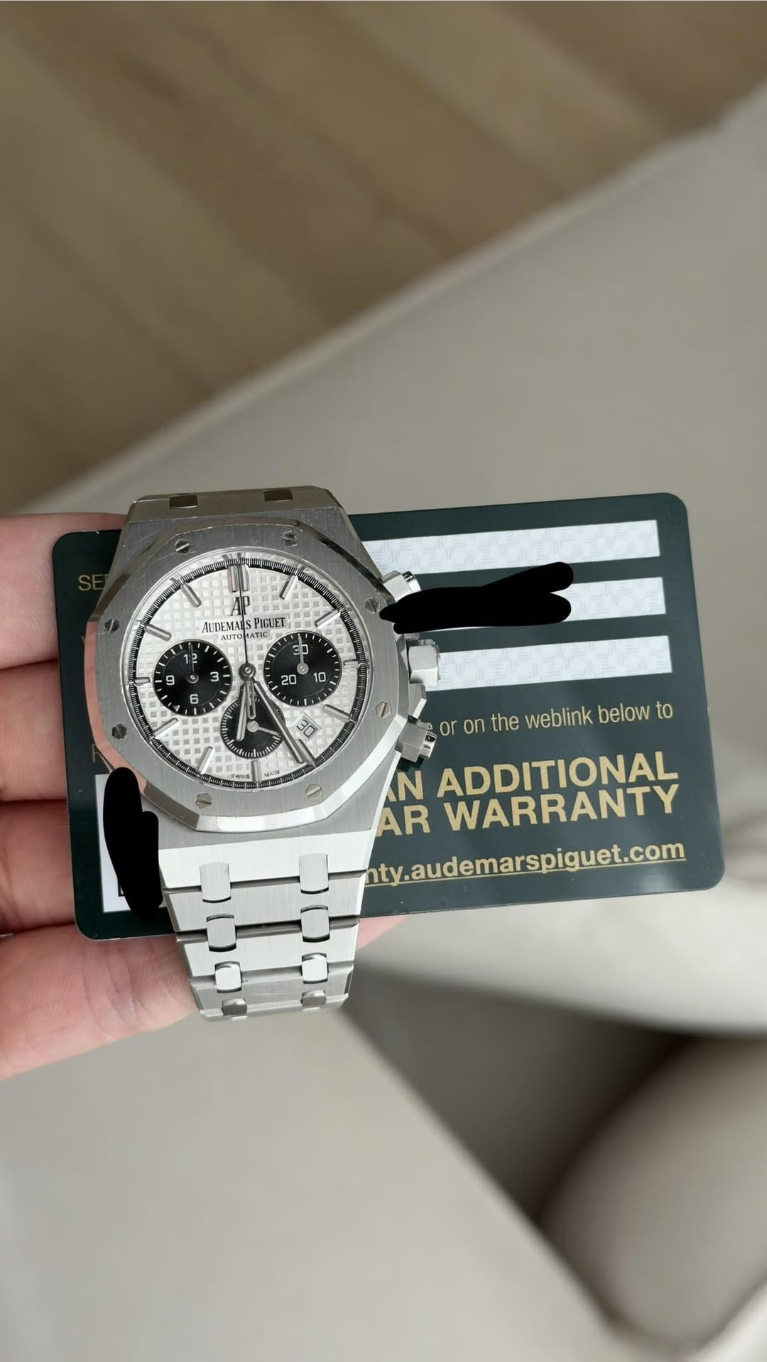 May be an image of wrist watch and text that says 'PICUET ስሆላል mT - V 20 10 ENh 監利 0 on the weblink below to N ADDITIONAL AR WARRANTY nty.audemarspiguet.com'