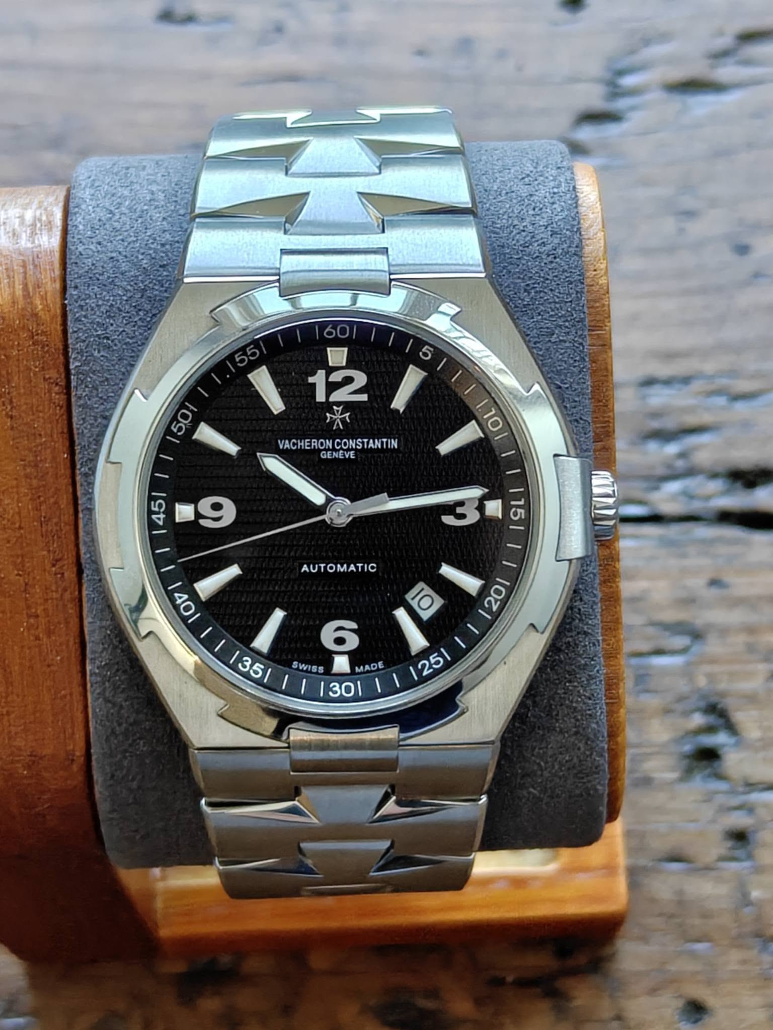 May be an image of leather, wrist watch and text that says ' M VACHERONC VACHERONCONSTANTIN CONSTANTIN GENEVE AUTOMATIC MA 44 O 2 20 6 SO ١ 0 SWISS ACE 30 25'