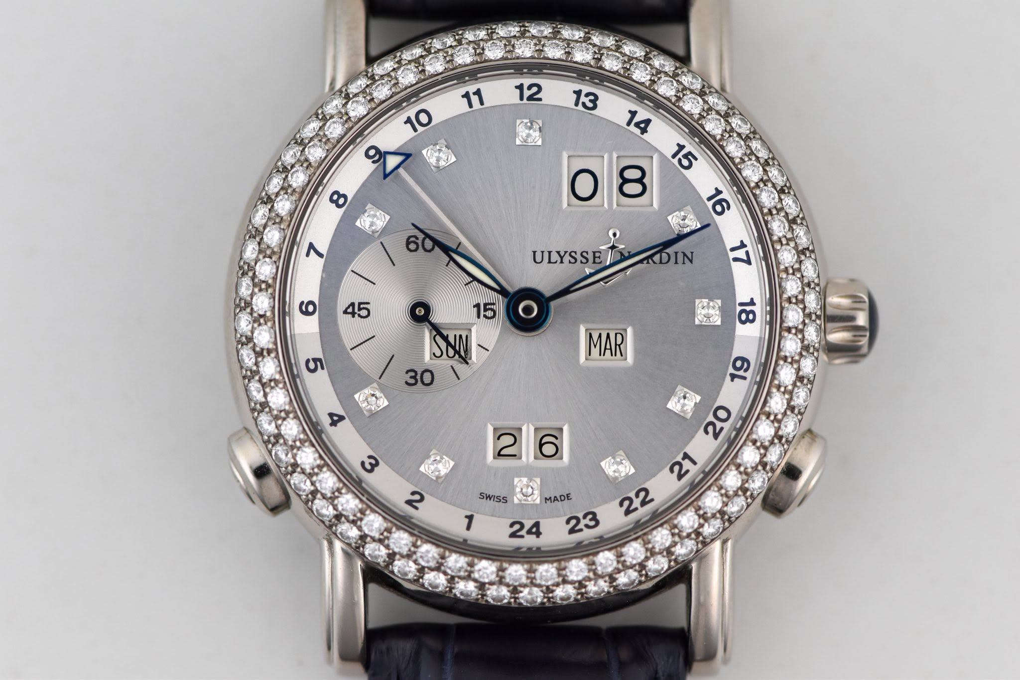 May be an image of wrist watch and text that says ' PN Na O ULYSSEI ULYSSETNADIN KDIN 85 17 o 15 ISUN 30 S 8 時 18 MAR CH0 MADE 22 24 23 SWISS 1'