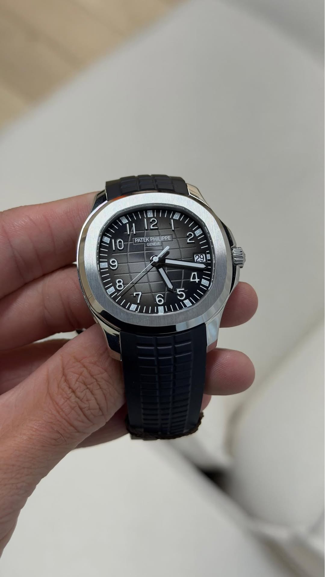May be an image of wrist watch and text that says '1강 ١ 量 IA 12 0 10 Οι PATEKPHILIPPE ዩክቨር PATEKPI BKKPHILITP LIPPE 2 N '