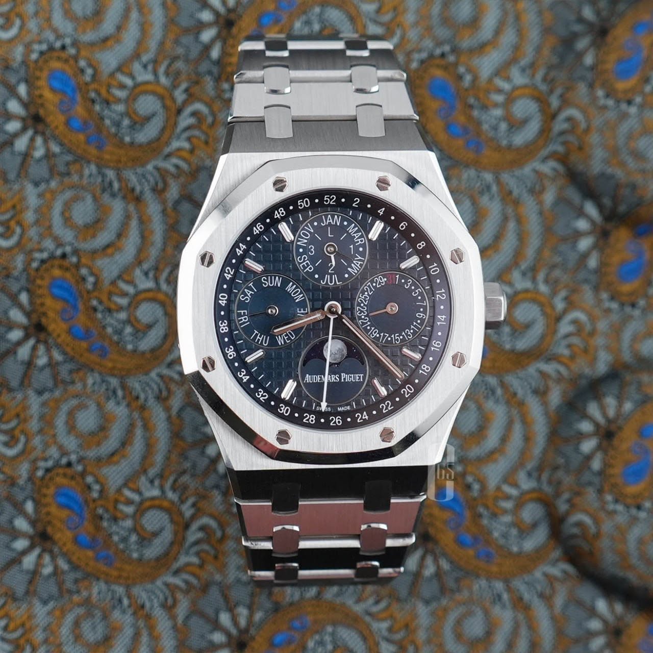 May be an image of wrist watch and text that says ' JAN O 44 C $2 SUN MON SA 1 MAY JUL 8 10 40 THU WED - se 7 화 AUTEN ARS PIGUET '