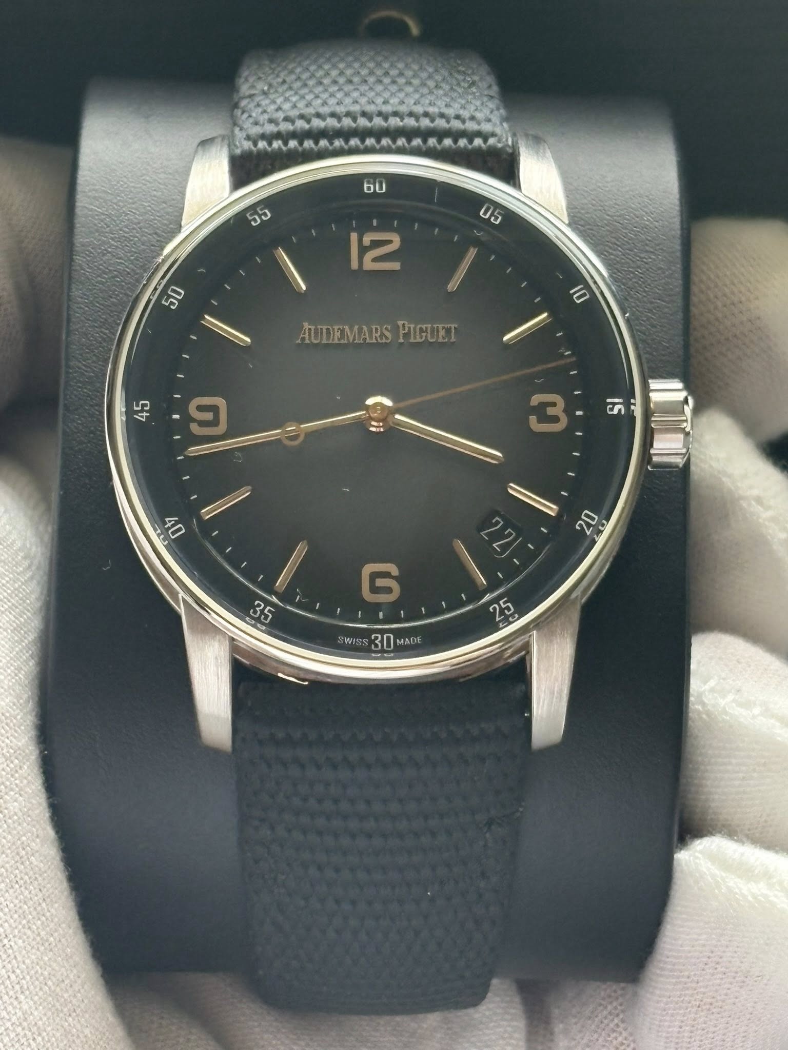May be an image of digital watch and text that says 'bu AUDEMARS AUDEMARSPIGUET PIGUET 45 פ IS 3 40 20 لع 22 33 35 G WIS 30 as30MAD AD 25'