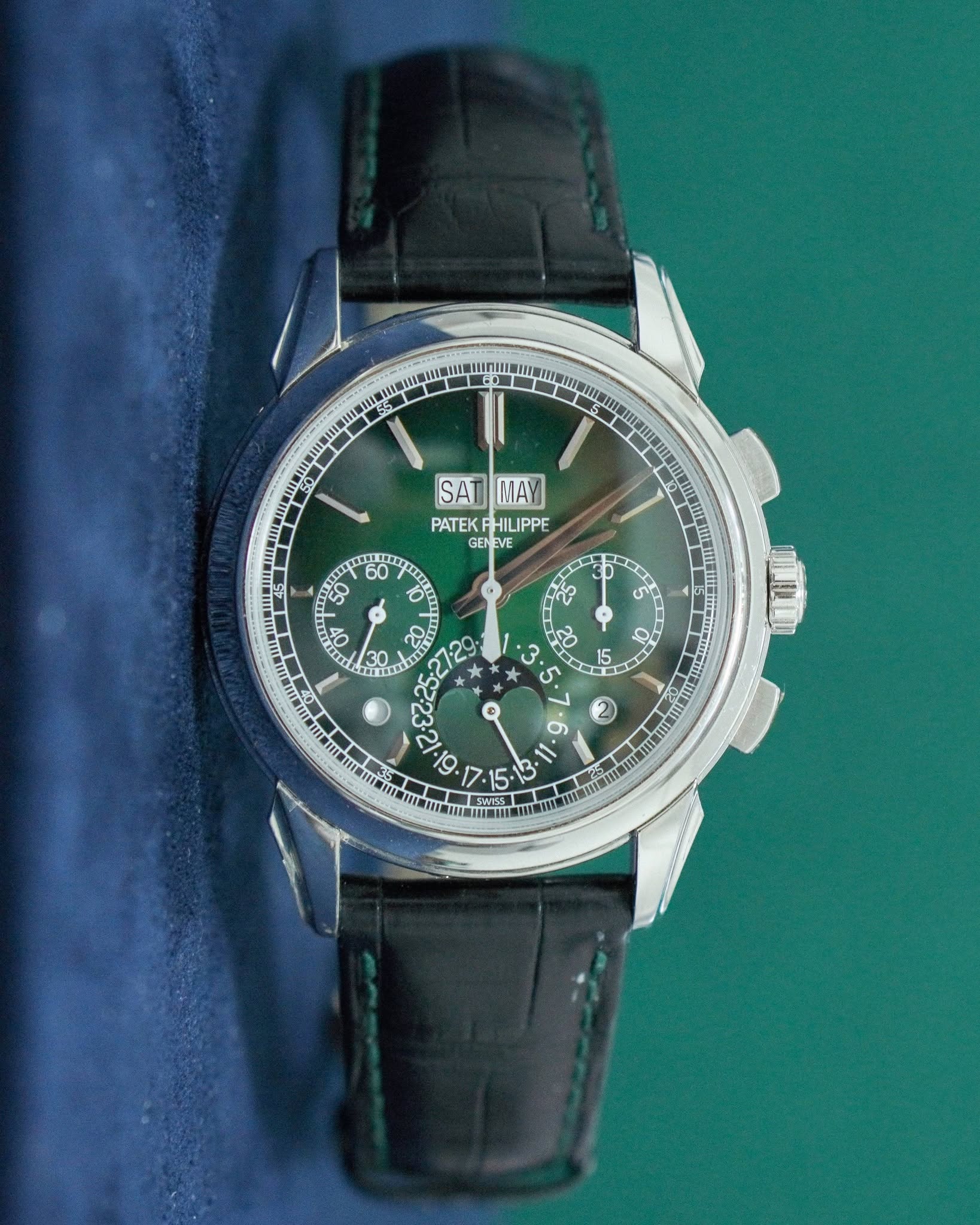May be an image of wrist watch and text that says 'SAT SATMAY MAY PATEK ILIPPE GEN GENEVE EVE 60 5O วิว س فی ب ح اس 15 5 O तै 30 252/29 2729 ان ة S .15-1 5 2'