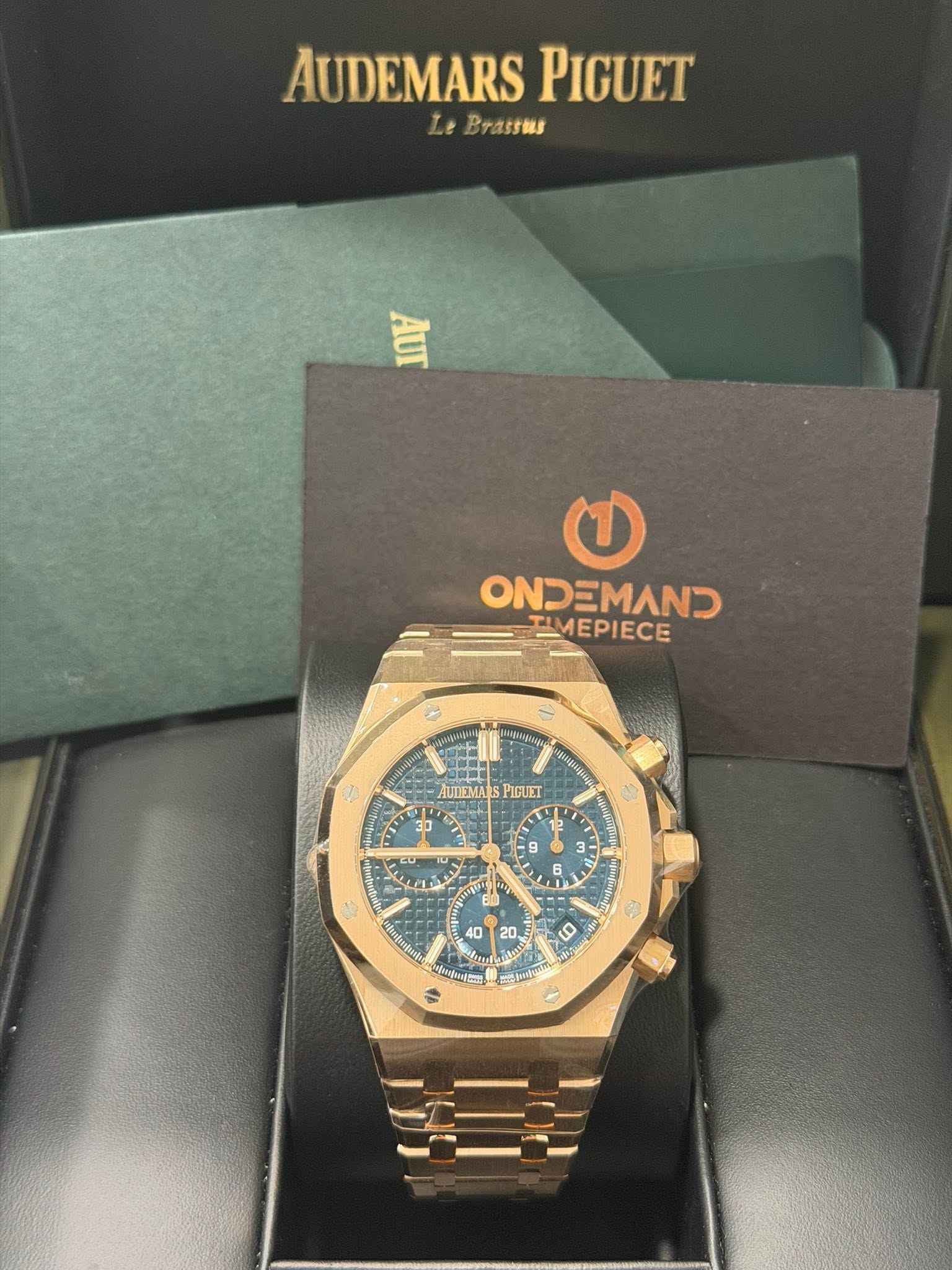 May be an image of wrist watch and text that says 'AUDEMARS PIGUET Le Brassus AUI ONDEMAND EMEPIECE an け AUDIEMA PIGUET 2 1 2 入 3 N 9 E 6 D 40 20 金 10 oE'