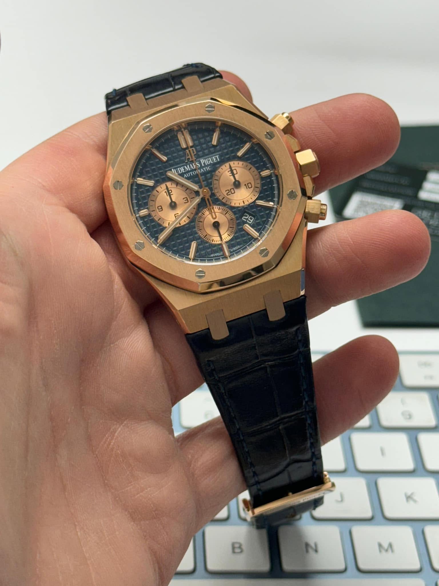 May be an image of wrist watch and text that says 'S I DEMAES AUTORATI PIGUET E 0' 29 和ぱ 10 B M'