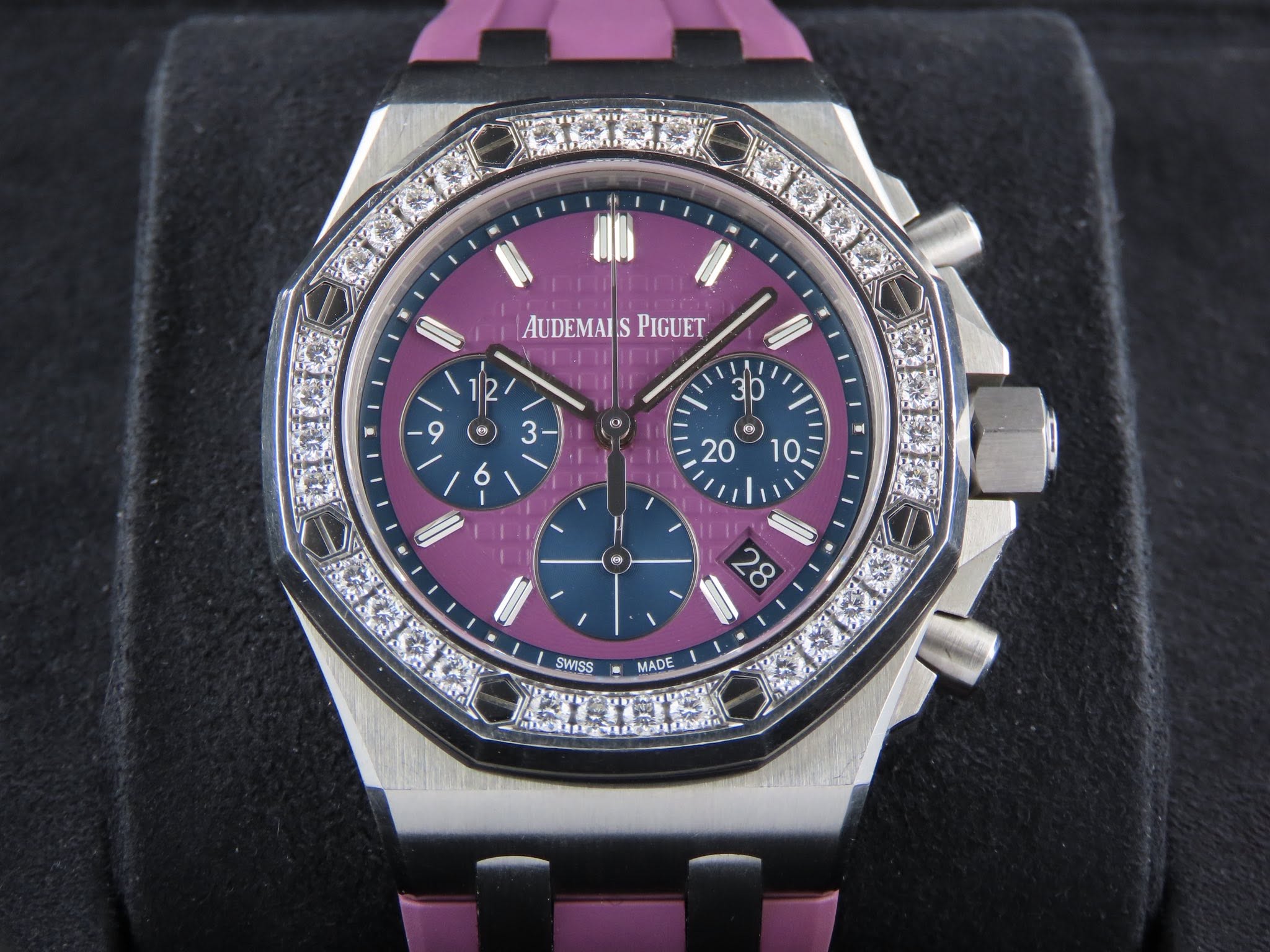 May be an image of wrist watch and text that says 'AUDEMAIS AUDEMAISPIGUET PIGUET 12 9 ® e 3 II 30 ® 20 10. 6 _ররহের SWISS 28 ထ MADE'