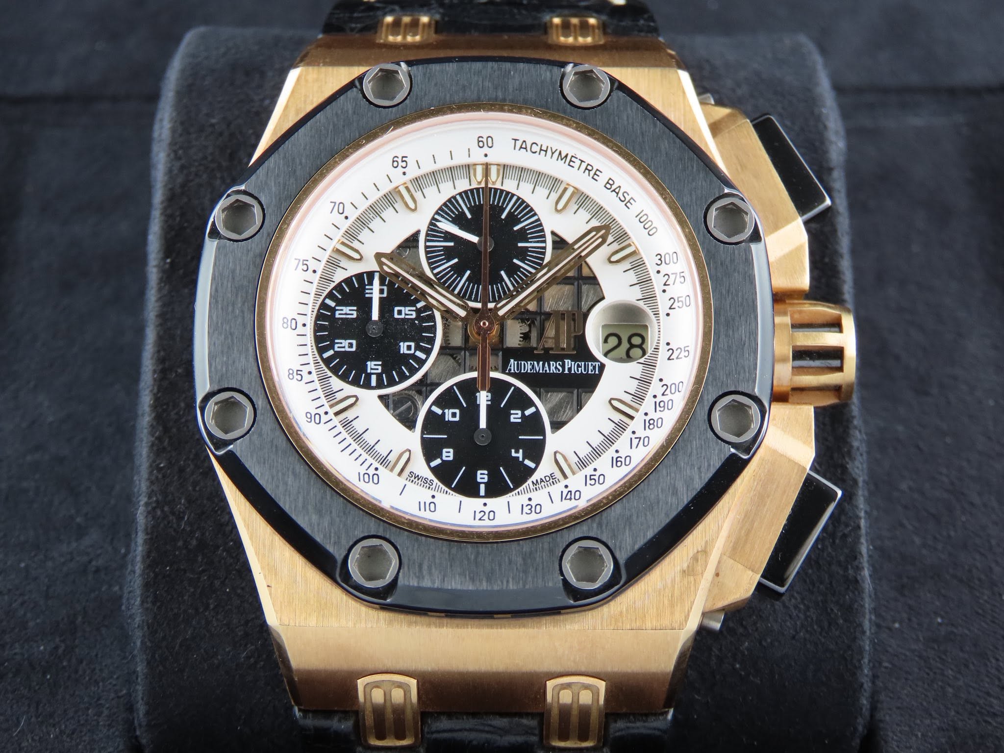 May be an image of wrist watch and text that says '65 70 II ى 60 TACHYMETRE BASE AUDEMARSPIGUET UDEMARS PIGUET 225 10 牛 2 06 andadankal 日 00 SWISS ndunduscuae '
