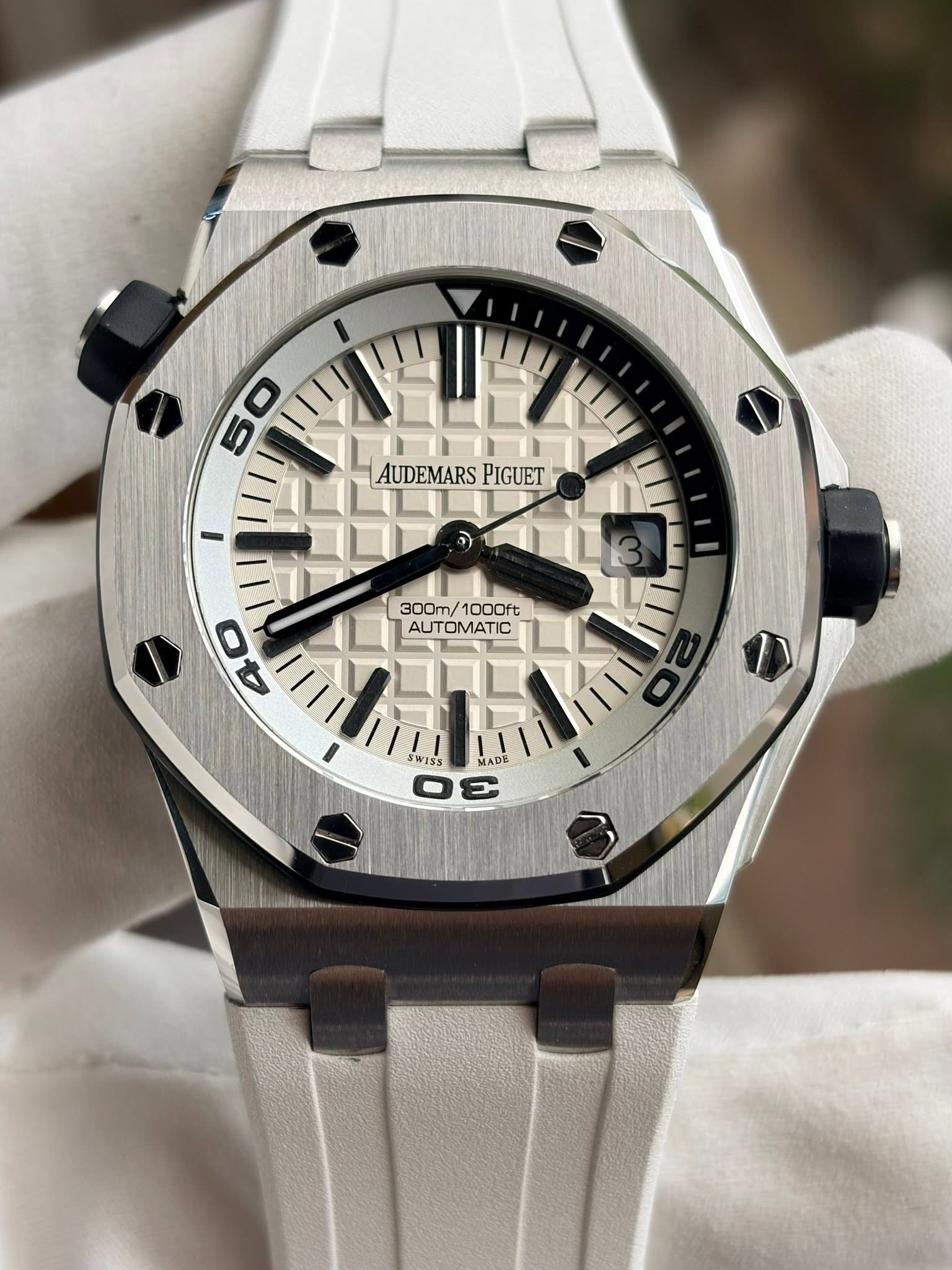 May be an image of wrist watch and text that says '50 AUDEMARS PIGUET 300m/ 300m/1000ft 1000ft AUTOMATIC 40 WISS RISS MADE DE'