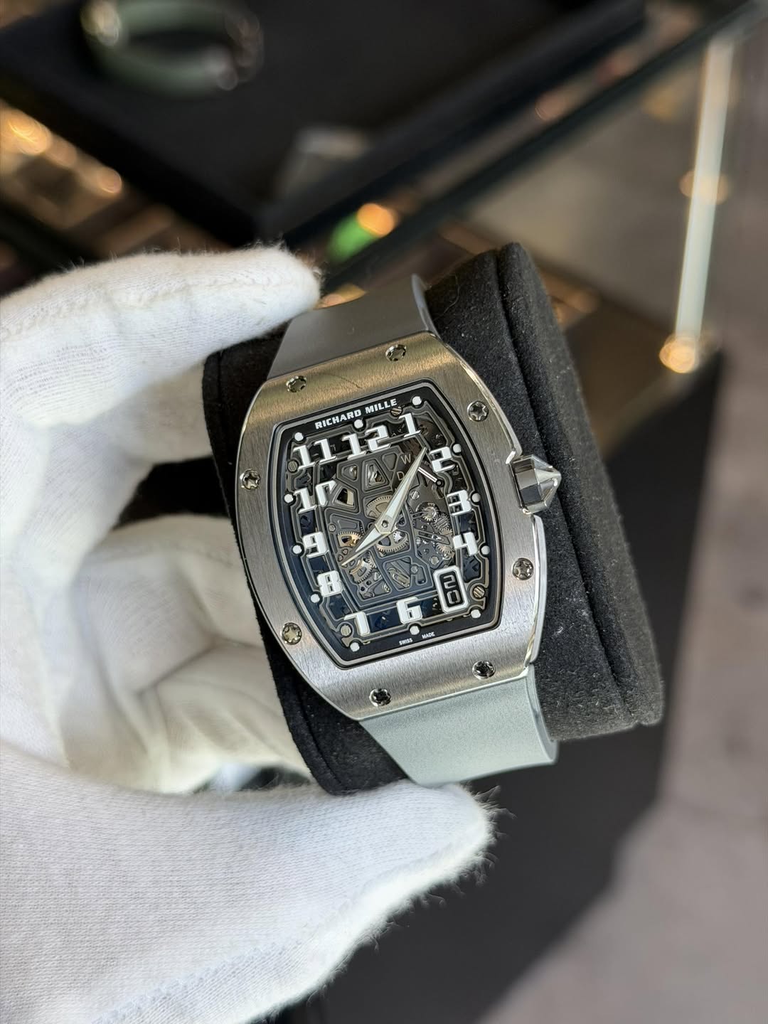 May be an image of wrist watch and text that says 'لجء 11121 W 公 MILLE RICHARD 12 11 10 F 桃 / サっ ស 9 Le'