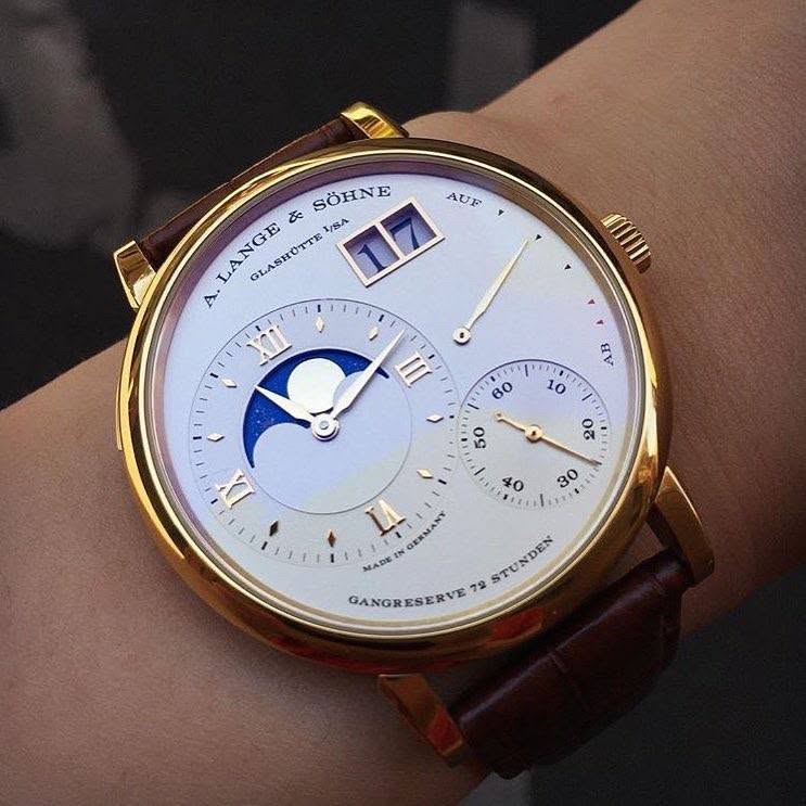 May be an image of wrist watch and text that says 'SOHNE 17 AUF LANGE de SA GLASHUTTE A. " mIm ١ III VV < '1 8ဝ ۱٠ 10 50 00 D 0 30 O L1 GERMANY MADE: GANGR GANGRESERVE ESERVE 72…