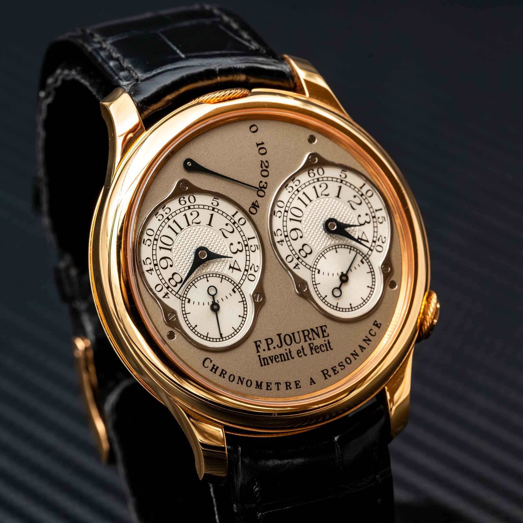 May be an image of wrist watch and text that says 'o 0 ០ជ S0 60 2 2 C 4H N ف O و O م = F.P.JOURNE'