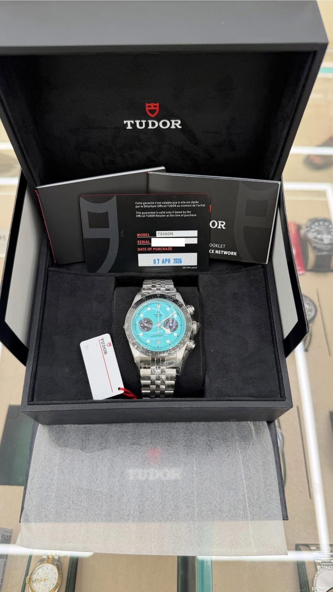 May be an image of wrist watch and text that says 'TUDOR 79360N OR DOKL CE CENE NETWORK 01 1APR AP PR 2826 SUOOR TUDON は'