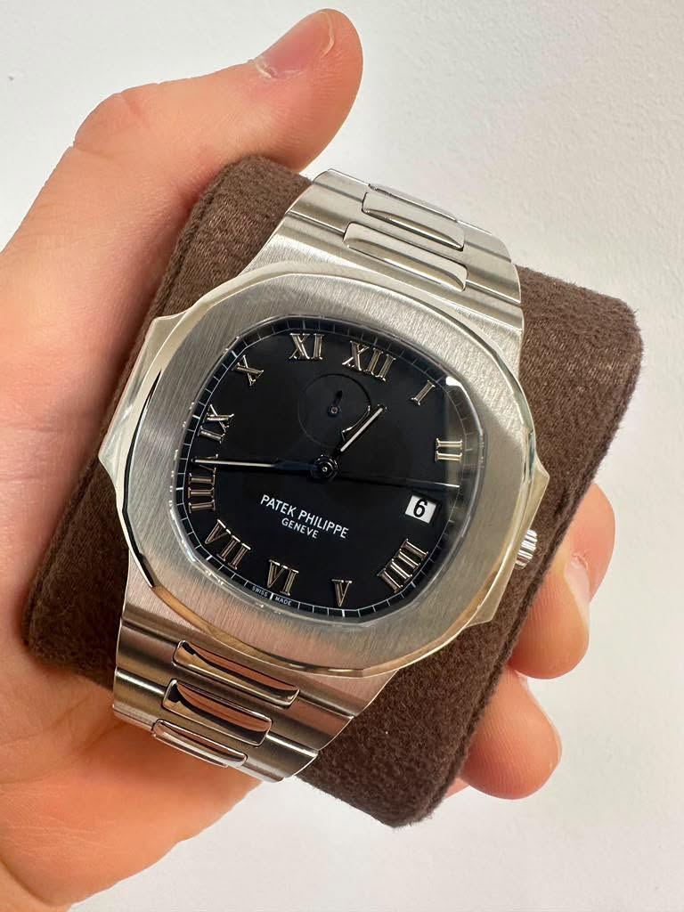 May be an image of wrist watch and text that says 'PATEK GENEVE PATEKPHILIPPE GENE PHILIPPE E σ O t UIII 打磨'