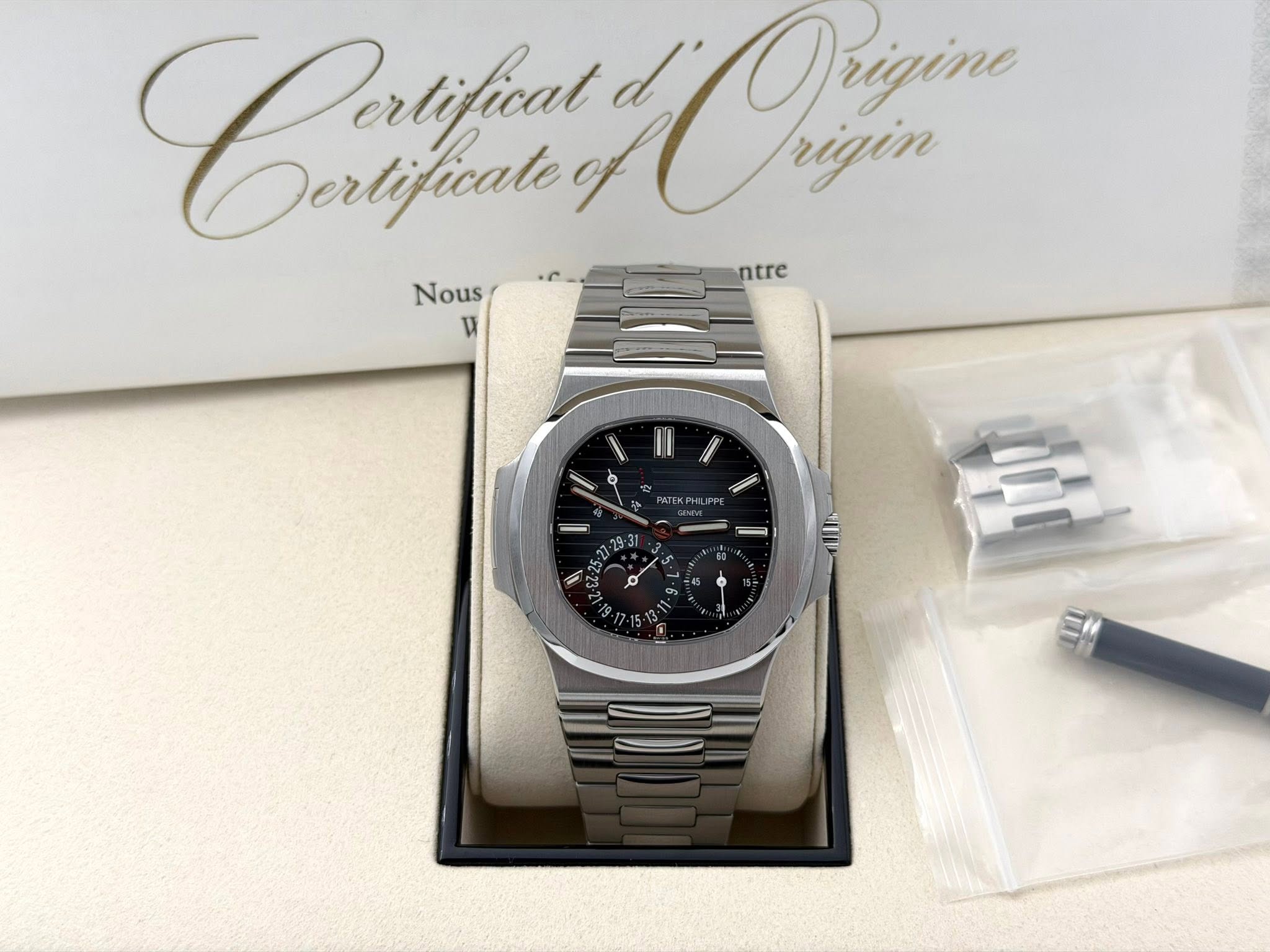 May be an image of wrist watch and text that says 'Coetfin, d Ougin rigin Dertifical Origine Dertificate ntre Nous 내 ='