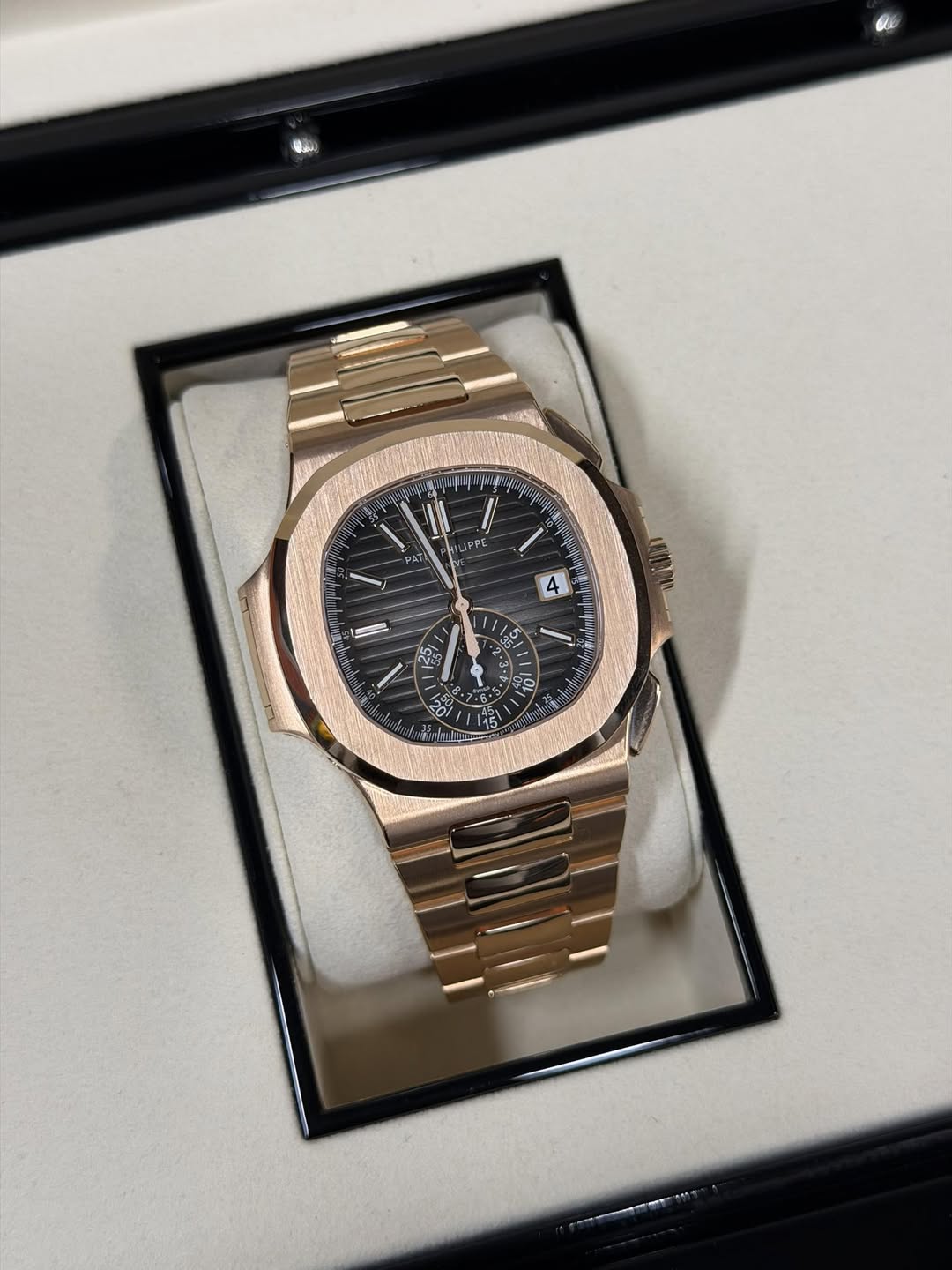May be an image of wrist watch and text that says '6ん بر ¡PPE PATA 4 7 55 रং O 02'