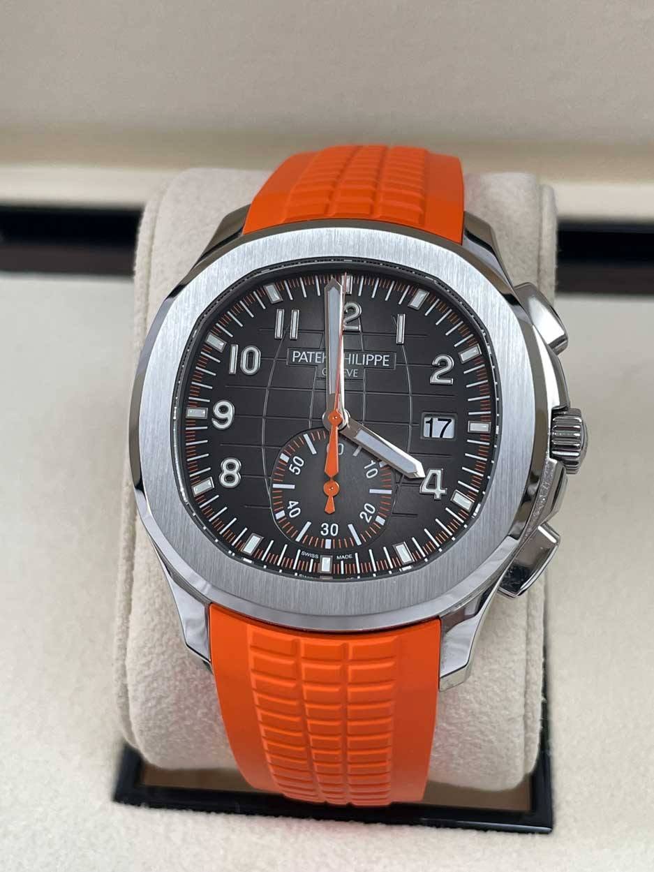 May be an image of wrist watch and text that says 'II 2 10 PATENHILIPPE HILIPPE PATE EVE ه 30 20 i'