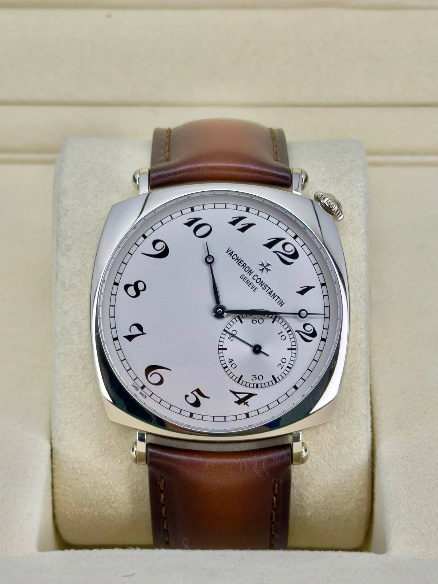 May be an image of wrist watch and text that says ' و VACHERON ¥ 12 co GENEVE CONSTANTIN CONSTANTIN 1 60 T 10 ודרדר 10 2 TIB DE 02 0Z IT 0 b D บว 40 tn ETEE 30 ๑'