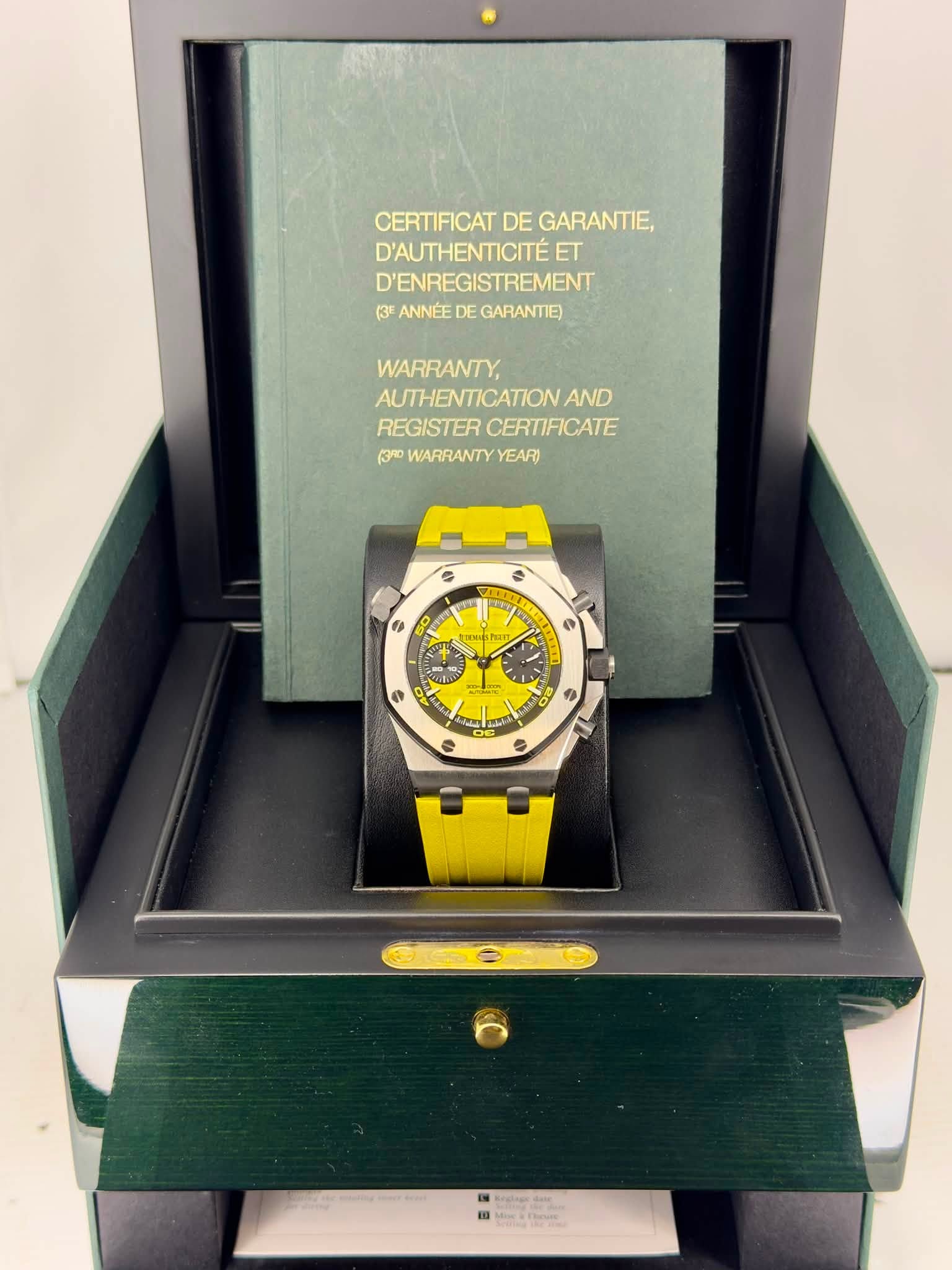 May be an image of wrist watch and text that says 'CERTIFICAT DE GARANTIE, D'AUTHENTICITÉE ET D'ENREGISTREMENT (3F ANNÉE DE GARANTIE) WARRANTY, AUTHENTICATION AND REGISTER…