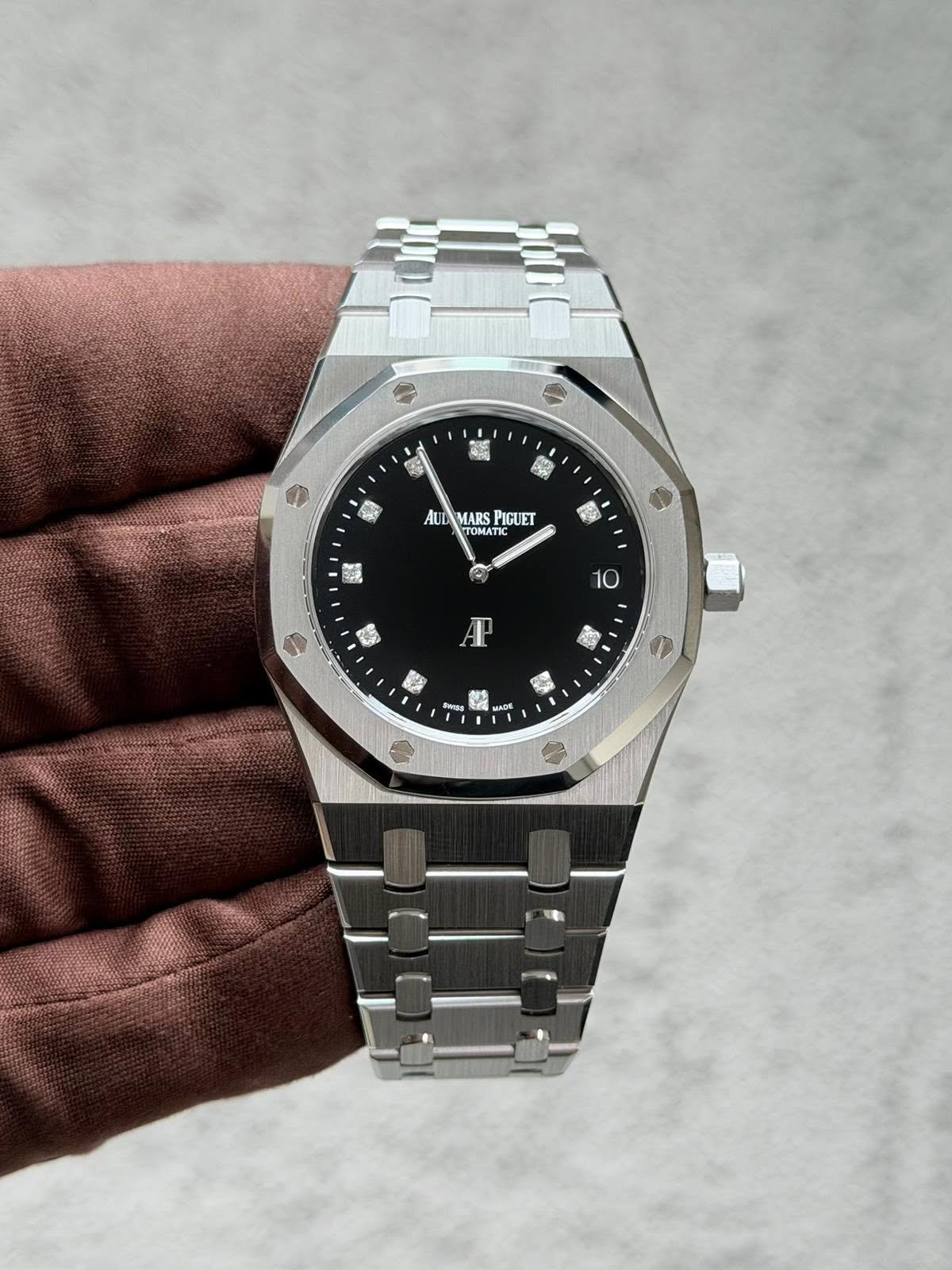 May be an image of wrist watch and text that says '4- 5 و AULMARSPIGUET TOMATI TOMATIC AUD MARS PIGUET 慶 囍 10 P G Raiss MAG WADE'