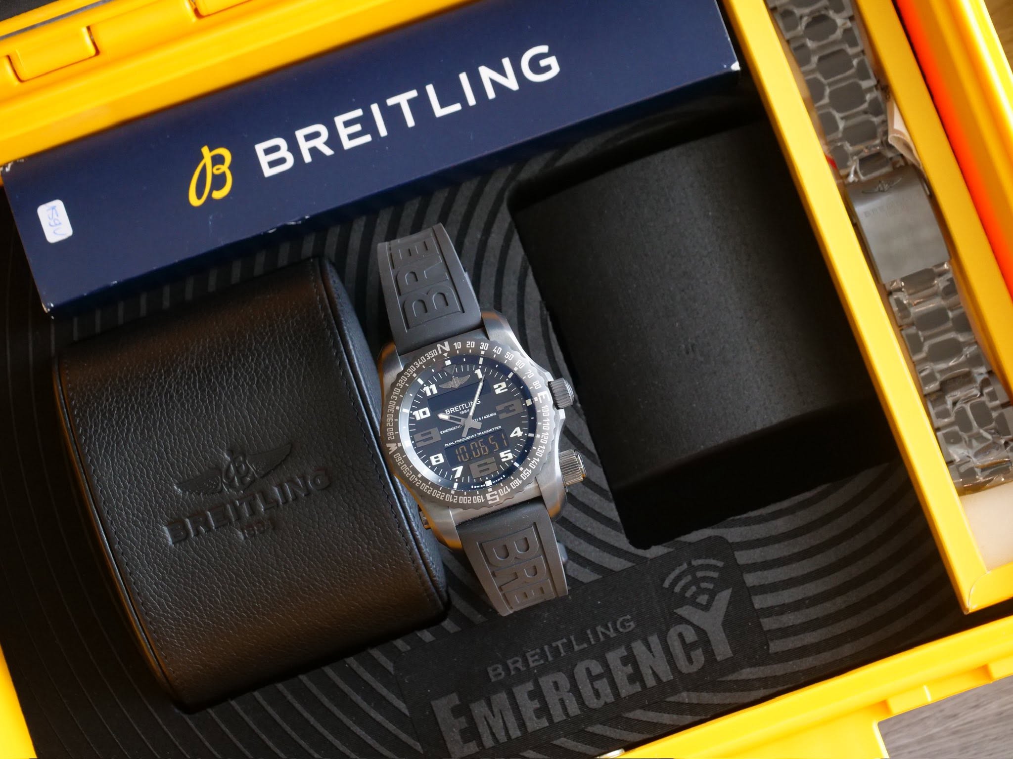 May be an image of wrist watch and text that says 'B BREITLING 2 10 10 SAEITL A 8'