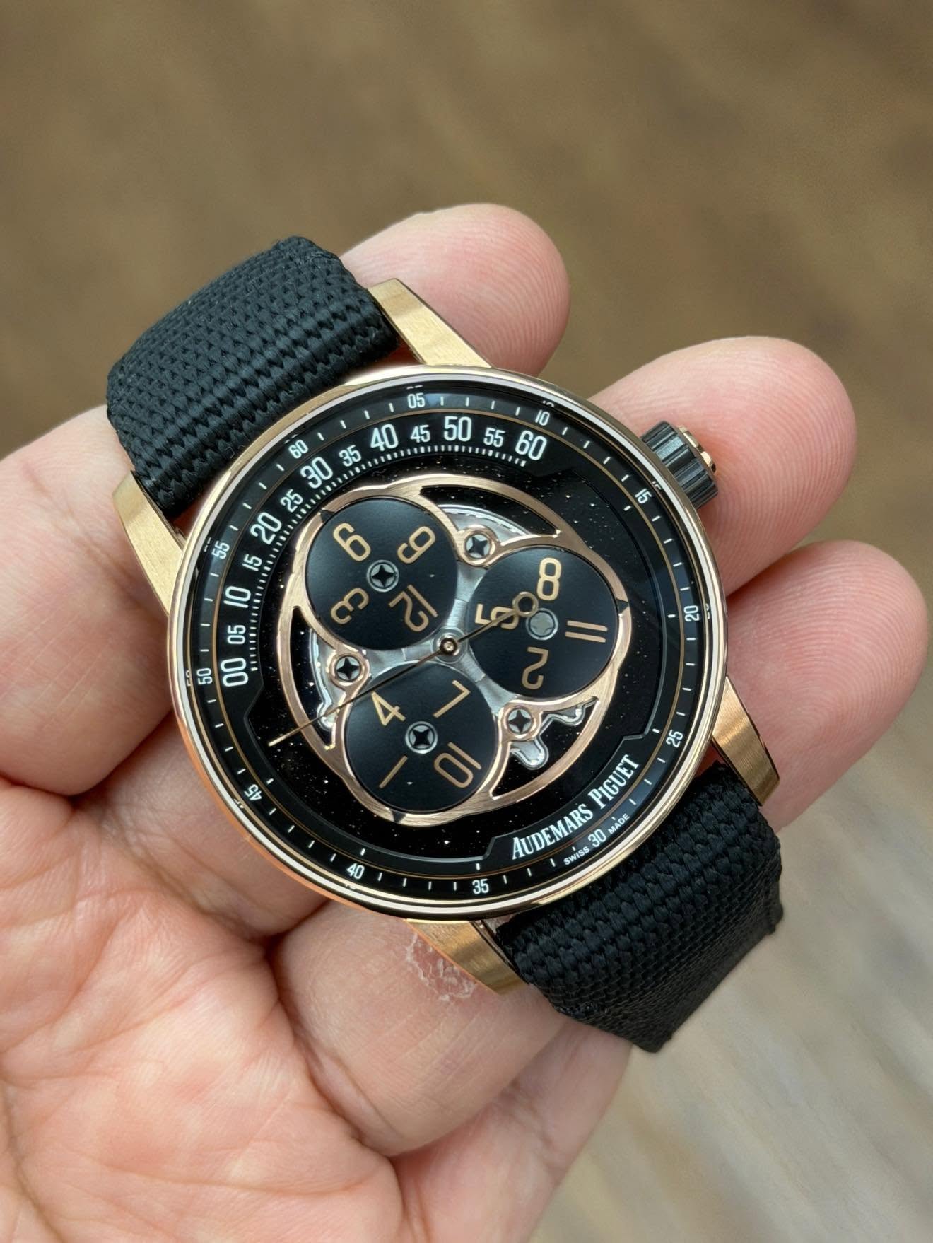 May be an image of wrist watch and text that says ' 茶者 II.........1 25 主東… က PIGUET AUDEMARS Saee 30 MADE 35'