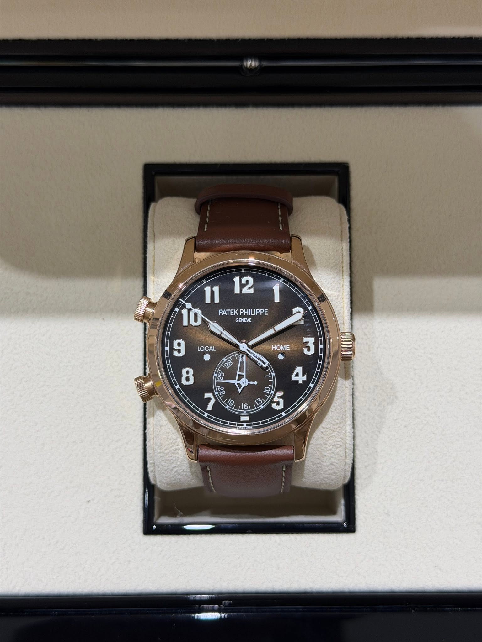 May be an image of wrist watch and text that says '11 12 10 PATEK PATEKPHILIPPE PHILIPPE GENEVE LOCAL HOME הא Il ー + B 13 5y 5'