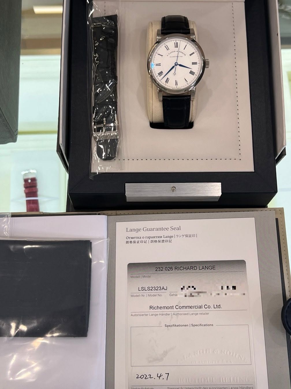 May be an image of wrist watch and text that says '00 = = / B LangeGuaranteeScal Lange Guarantee Seal OTbleTKa Langel ウンゲ保証印 保証印 關梅促 請梅很证印记 呵格保證印記 星印記 232.026 RICHARD LANGE…