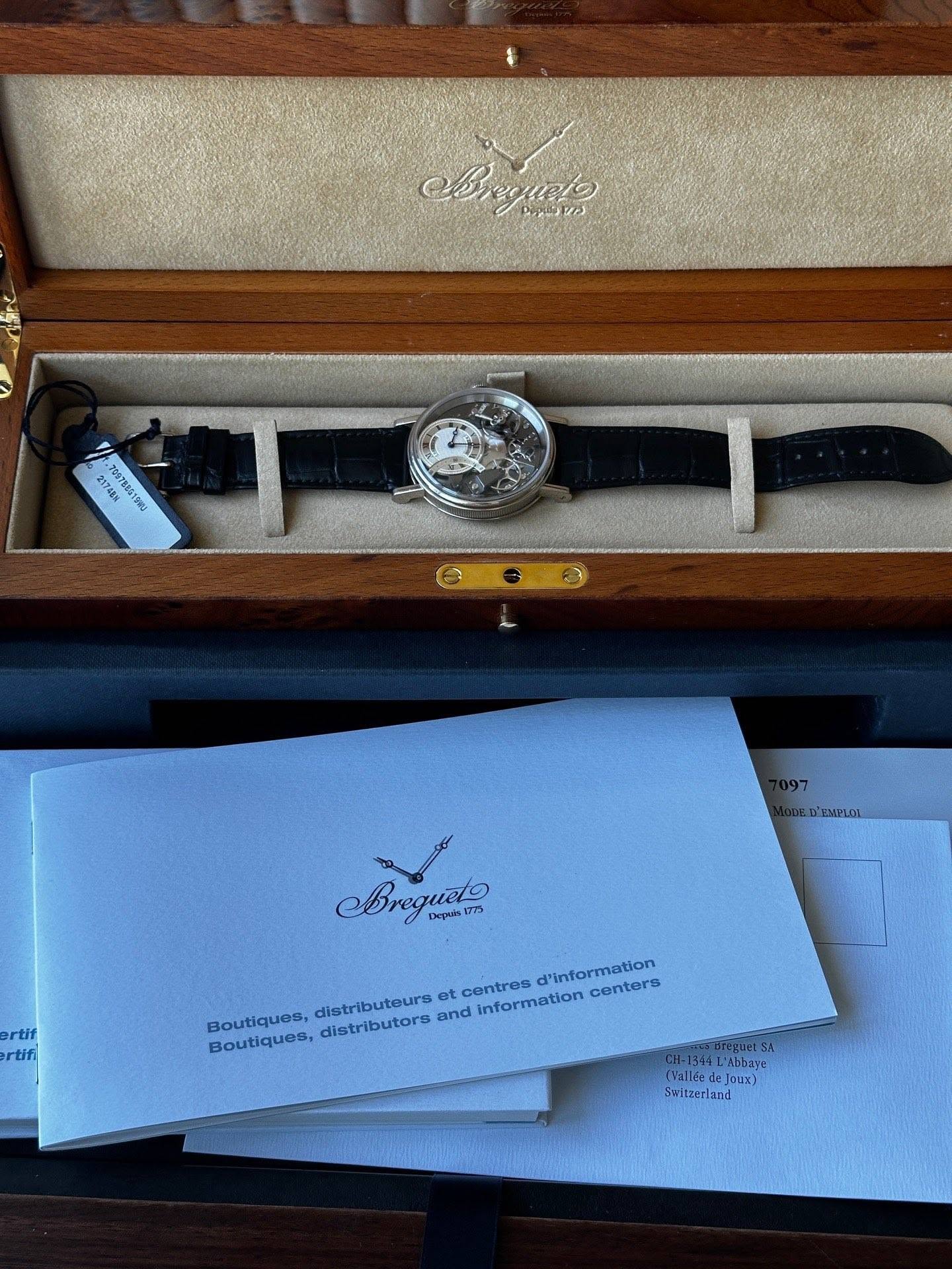 May be an image of wrist watch, cufflinks and text that says 'BTuuHep リミン シン 21748款 CTEL 174BN 749128 Bregueto ㅁ경 Diepneis rtif rtif. Boutiques, distributeurs et centres…