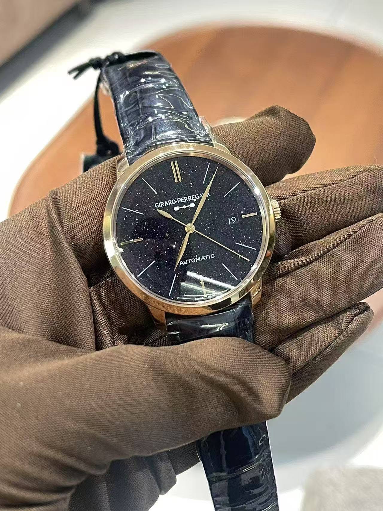 May be an image of wrist watch and text that says 'GIRARD- GIRARD-PERRĘGA 養 PERREGA 19 ن'
