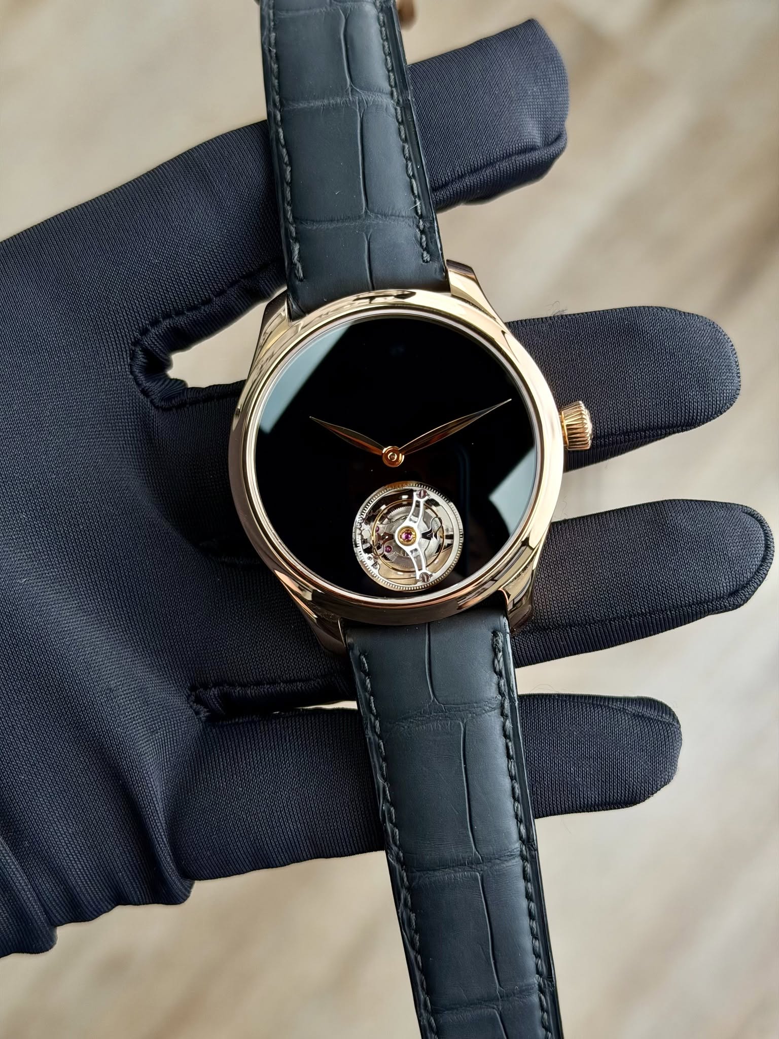 May be an image of wrist watch and text that says 'עוע"דלה SOY ሆዮ'