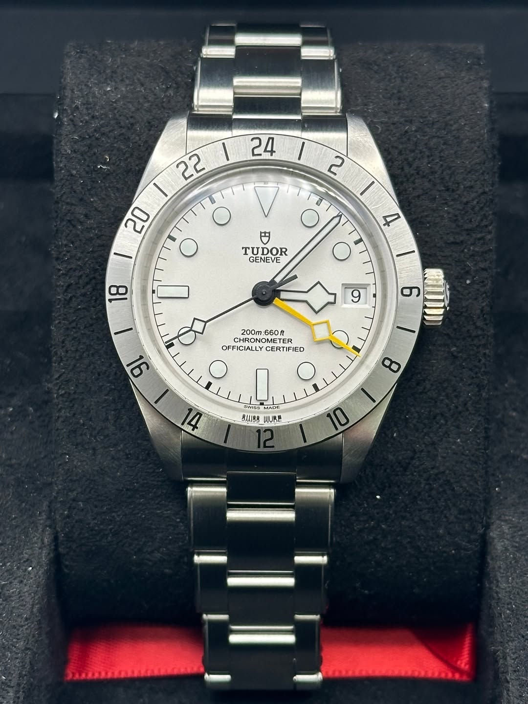 May be an image of wrist watch and text that says '6 I 8 4 I 2 9 O UT οι 24 ទ៉ ទនរកាទ :660f 200m:660 200m FFICIALLY OFFICIALLY CERTIFIED O OR CEEEEE 日 TUEE J Aa O 22 o 20 I 18…