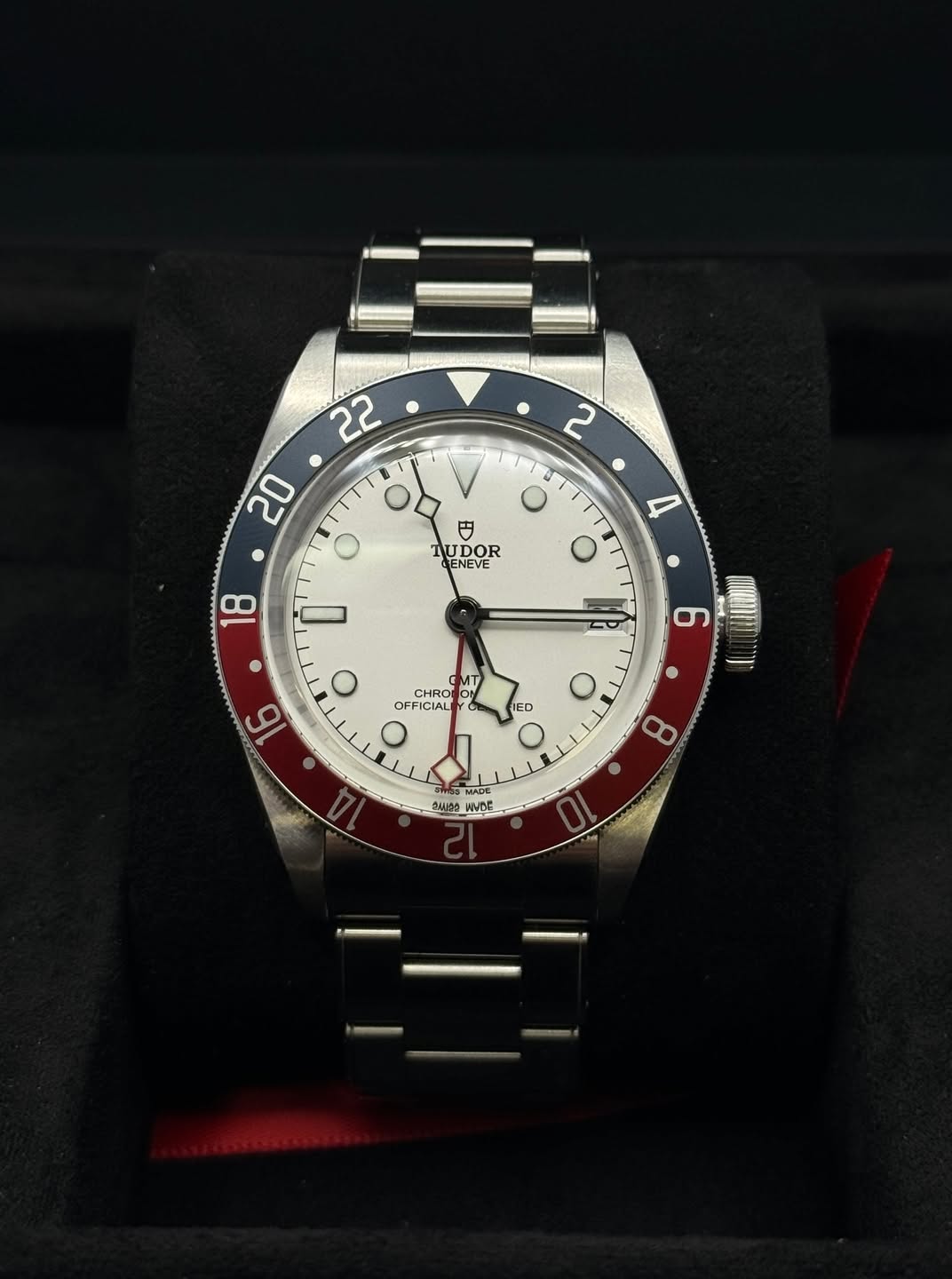 May be an image of wrist watch and text that says '2 22 20 O O U O 円 TUDOR ENEVE ENEVE NEVE O I o 4 18 CHROI MT OFFICIALL EEICIAL 6 I 16 ED O 9 ရ် MADE MADE a 시순호 ANDE'