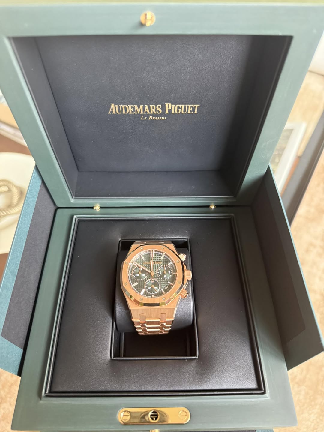 May be an image of wrist watch and text that says 'AUDEMARS PIGUET Le Brassas R 者 AЛ'