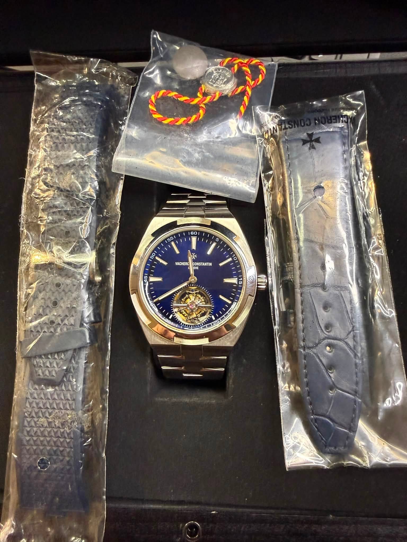 May be an image of wrist watch and text that says '60 55 50 VACHERC CORSTANTIN ANTIN 1 01 0 T ζδΊΊ MIN'