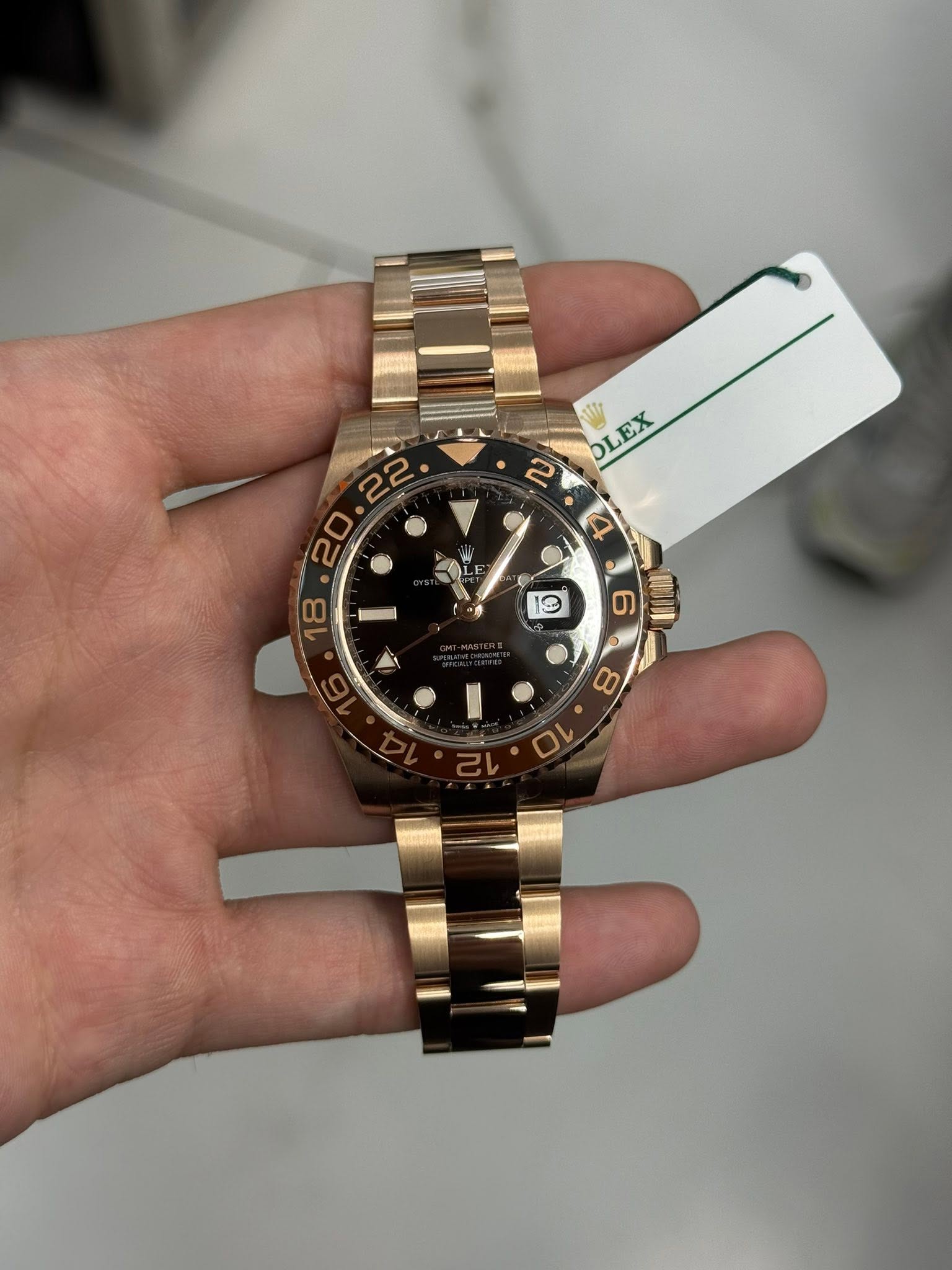 May be an image of wrist watch and text that says 'DI OL OLEX EX NUUII 8 10'