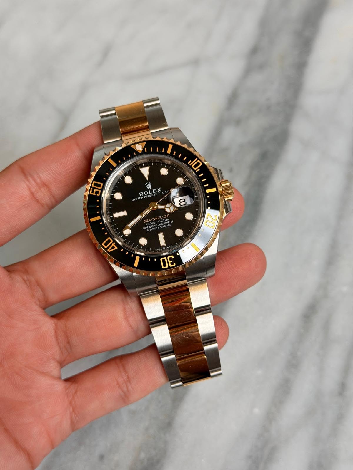 May be an image of wrist watch and text that says '10 50 ROLEX e ROLE HARSNE דיים '