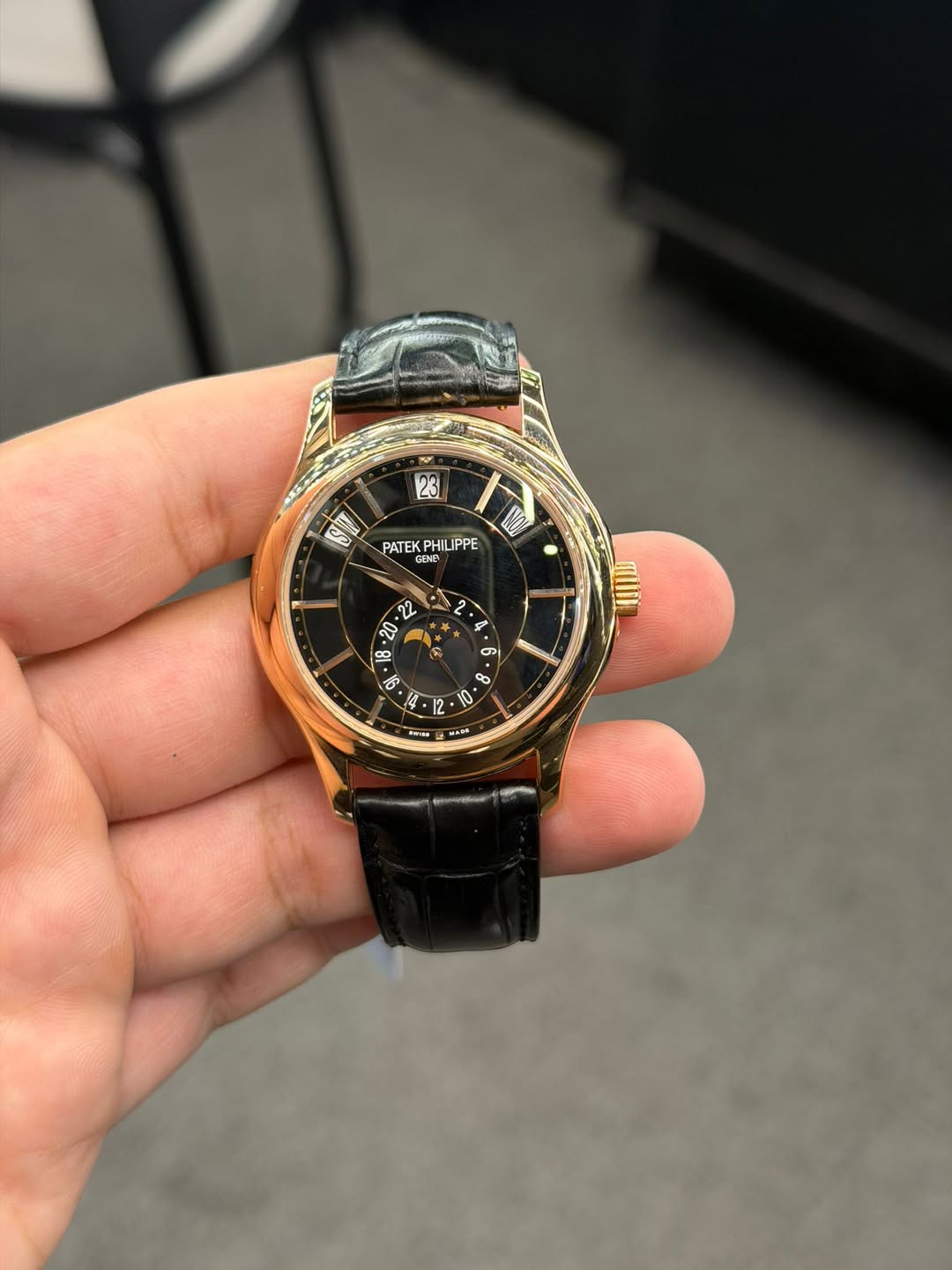 May be an image of wrist watch and text that says '23 PATEKPHILIPPE LIPPE PATEKP GENE 2 م 20 8 * * စာ nи ক O 4 + + r 2 1 10 き酒社 MAUS'