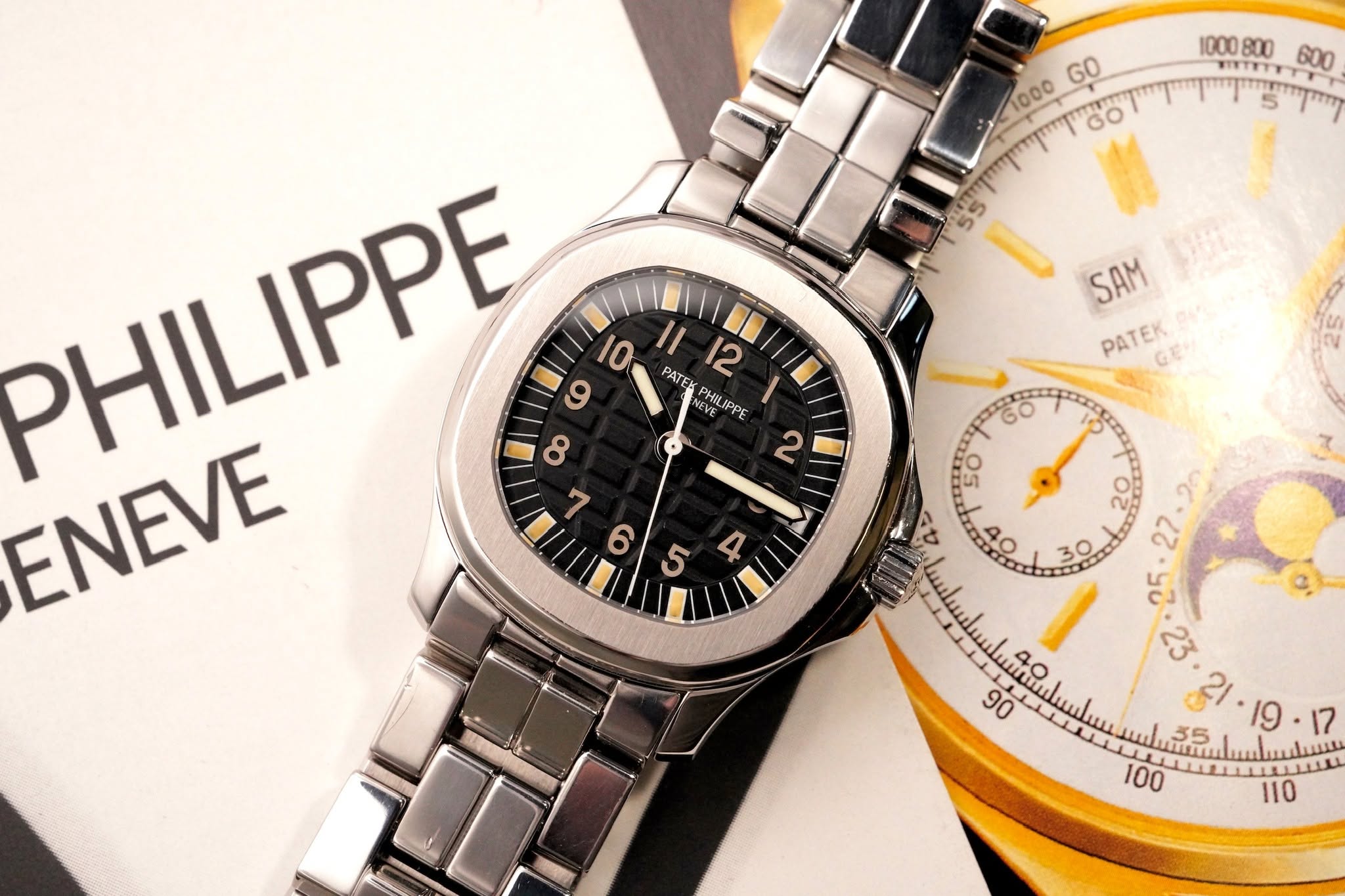 May be an image of wrist watch and text that says ' VIITTY GO 000 GO PATEX 12 NEVE PblHp NUIPPE EVE PHILIPPE SAM PATEK GE 2 G0 PHILIPPE 10 9 ENEVE ง 6 5 4 O S0 P 0r 30 O :…