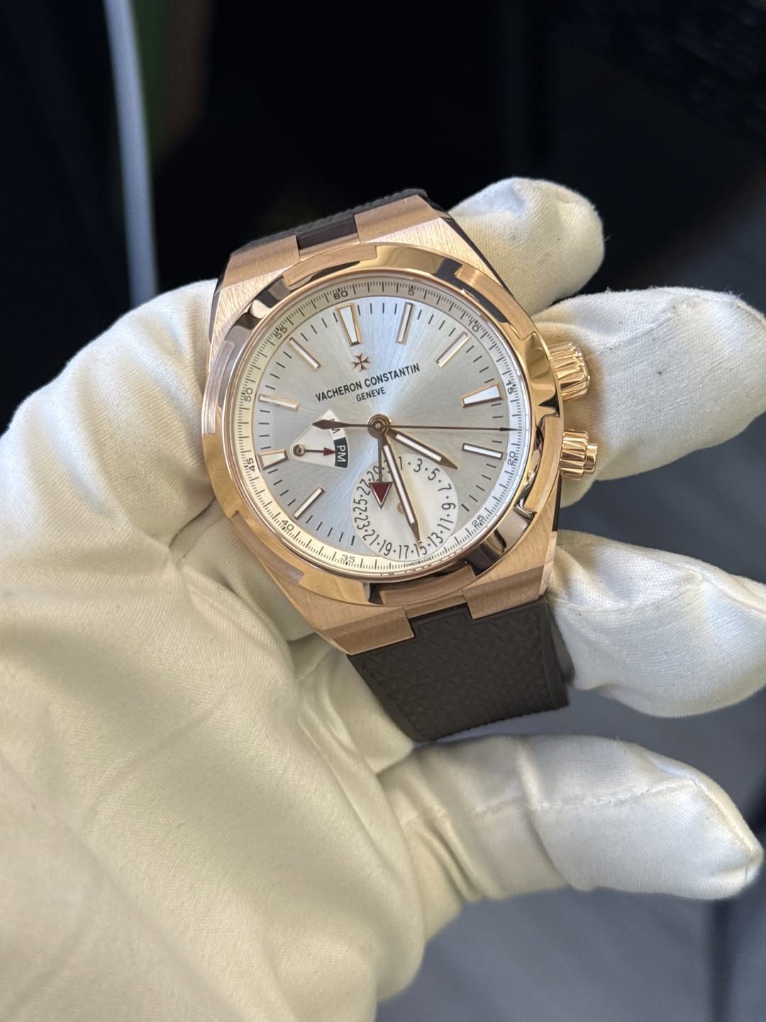 May be an image of wrist watch and text that says '"မြ S 18" Π' CONSTANTIN VACHERON GENEVE 0 ሪግግመጫ 식심 بب a PM 120 52.7 ع I 7'생원리 B سل / -17-15 75'