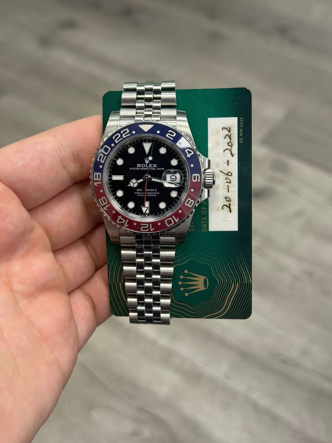 May be an image of wrist watch and text that says ' ROL ROLEX 一 EX 9916で 9 ၁ - '