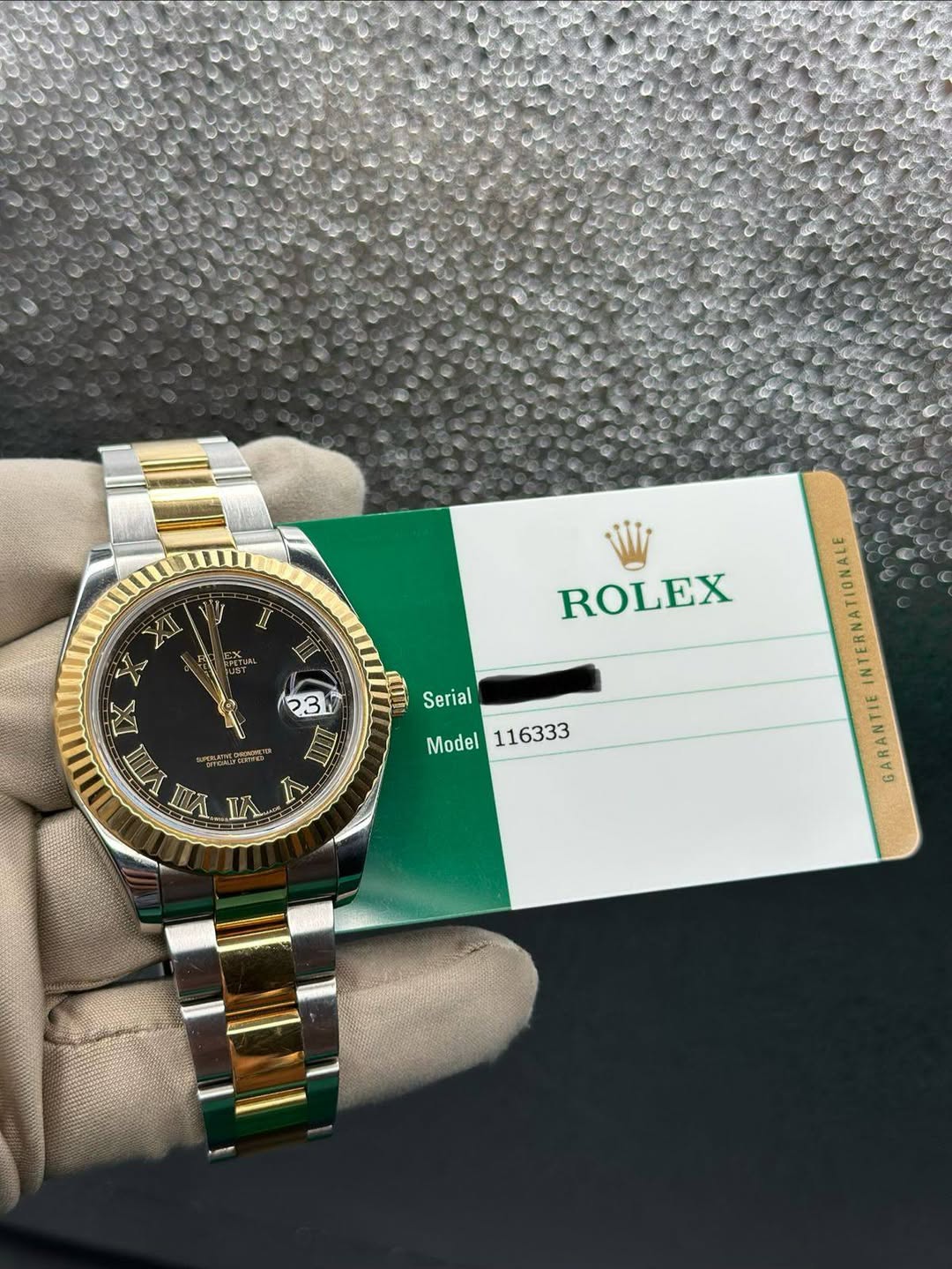 May be an image of wrist watch and text that says 'II RPLTIAN ROLEX X IX 3 3 VIII VII III Cd ecuaO IIII I Serial Model 116333 ARANTIEINTERNATIONALE INTERNATIONALI GARANTIE'