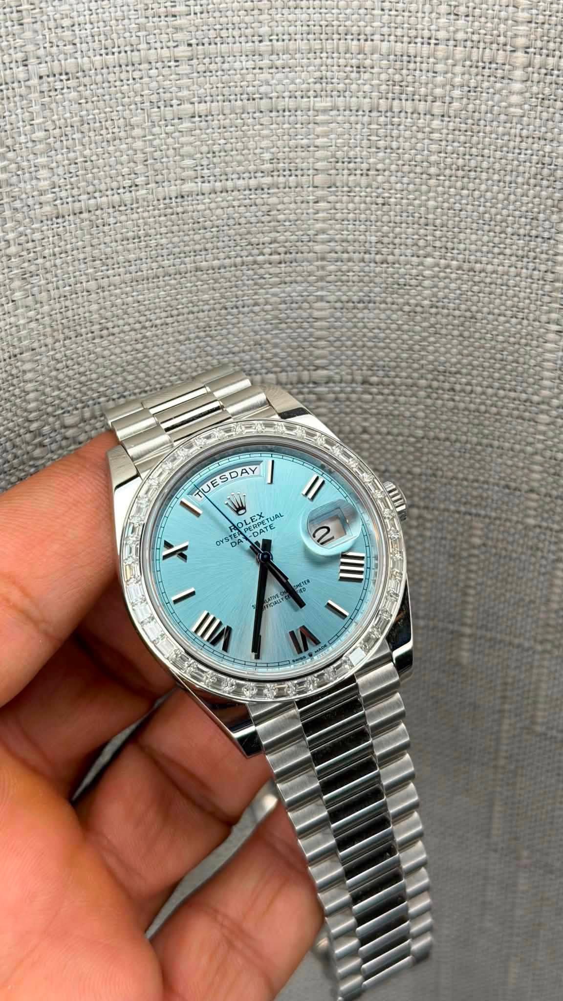May be an image of wrist watch and text that says 'TUESDAY UESDAY Il LEX PERPETUM STUAL JAL P OYSTIA -DATE DATE UM DA OYST א AIT α/ IIII AUU Ta VIII W'
