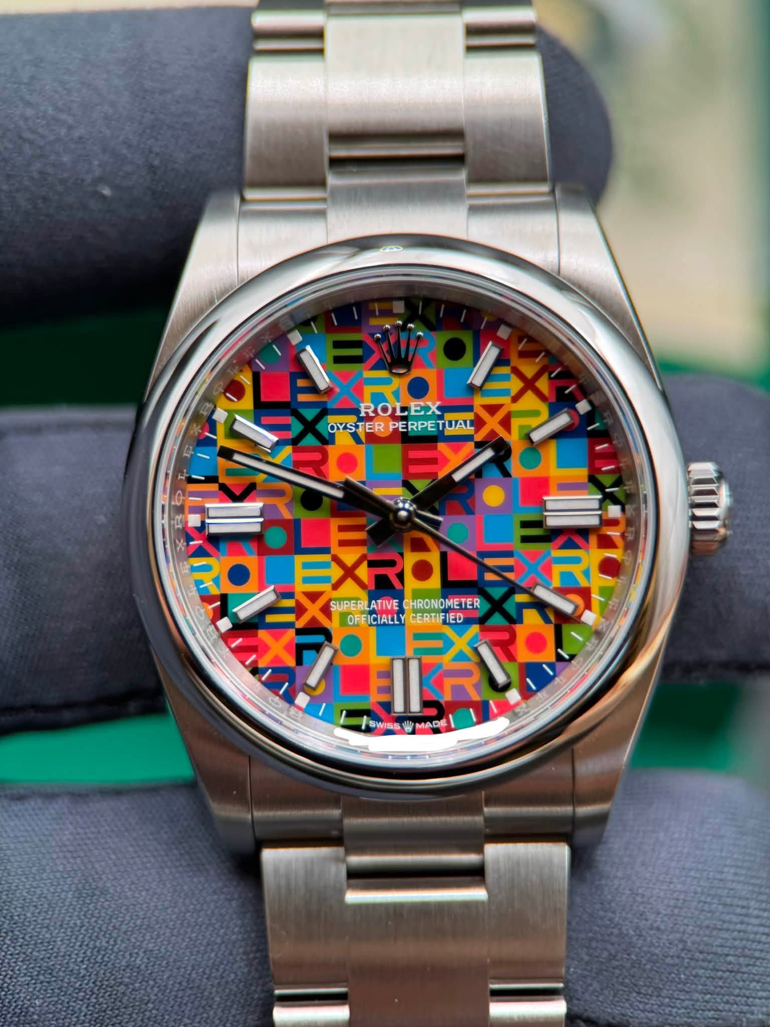 May be an image of wrist watch and text that says 'ပွ့ရှ် ROLEX OYSTER OYSTERERPETUAL 業 OYS PE ERPET TUAL แีม EXROLEXRI ATIVE CHRONOMETER SUPERLATIVE SUPERLATIVECHRONOMETER SUPER…