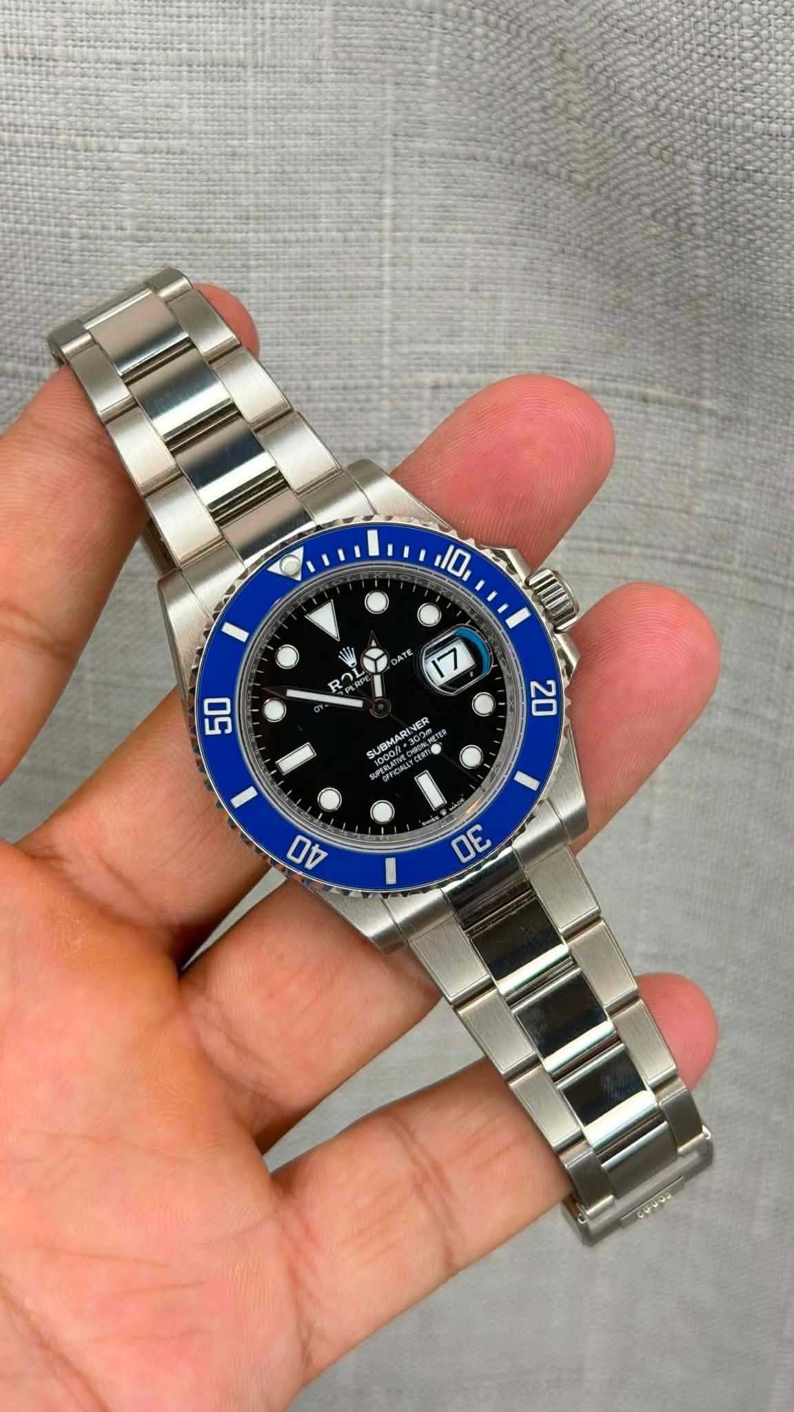 May be an image of wrist watch and text that says '10 mII R RO با D ン 7 50 UBMARI MAR NER ER 20 I 40 30'