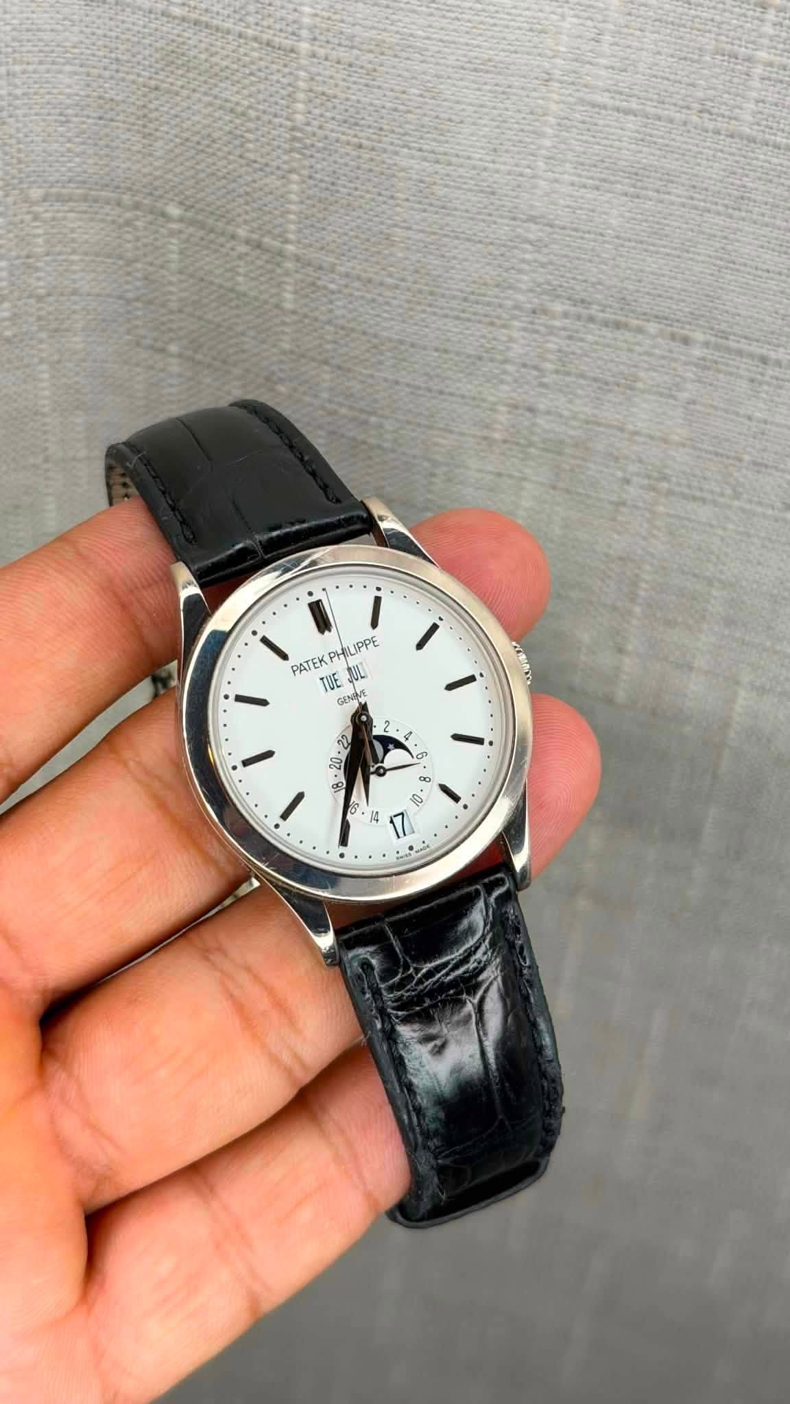 May be an image of wrist watch and text that says 'PATEKPHILIPPE HILIPPE PATEK TUE နိုင် GE υ 2. P መ O ب 2 ن 7'