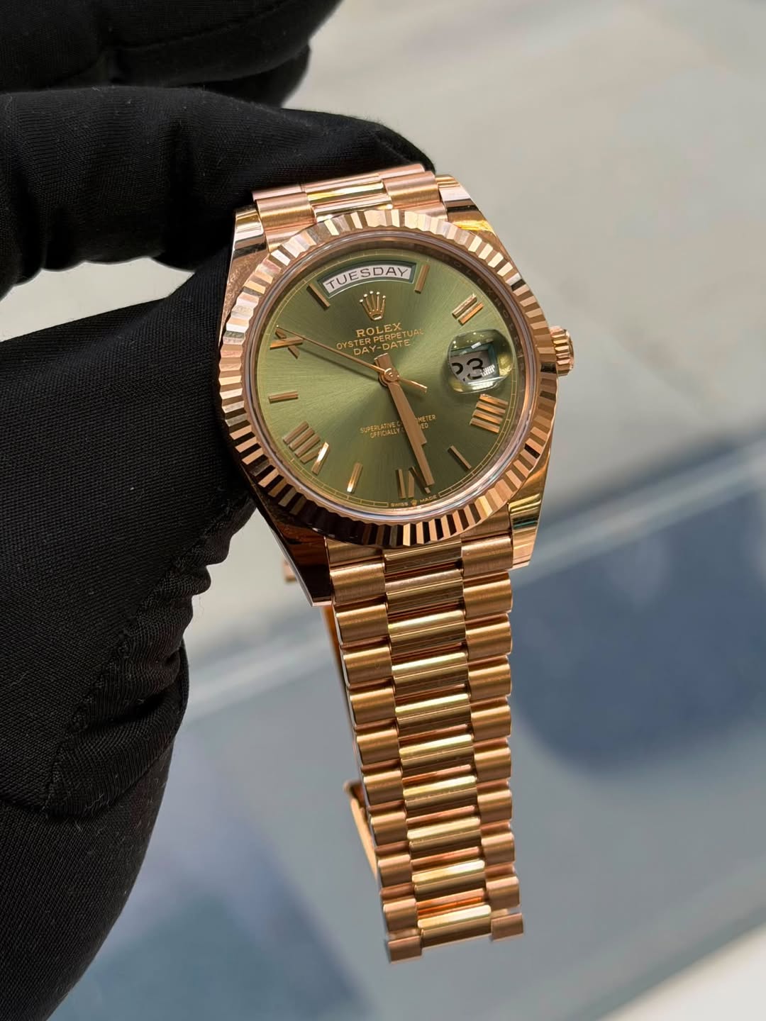 May be an image of wrist watch and text that says 'TUESDAY DAY TUES ROLE POLEXTU OYDA OYSTAY- PLATE אדד W IIII'