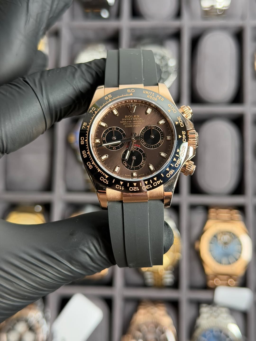 May be an image of wrist watch and text that says '50 65 70 ROI 75 O 80 ๑ ह C 85 85 ao UNITS UNITSUPER PER 400 300 ব 240 DOE 一口円 18 16 0 י የ 12 W 140 A 11 O 0 き'